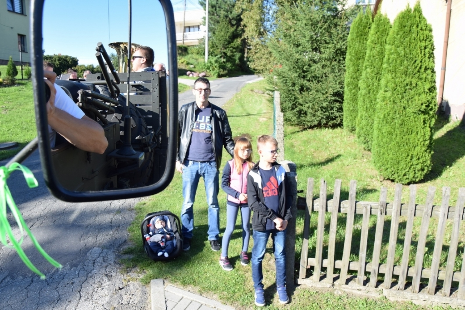 Zdjęcie w galerii na portalu naszwodzislaw.com: Orkiestra Rozrywkowa po raz trzeci na ulicach Gminy Mszana [FOTO] wiadomości z regionu