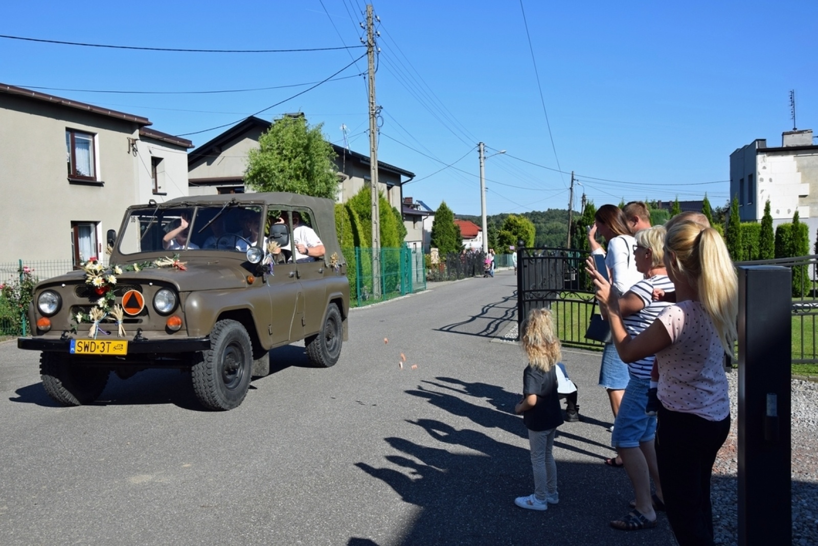 Zdjęcie w galerii na portalu naszwodzislaw.com: Orkiestra Rozrywkowa po raz trzeci na ulicach Gminy Mszana [FOTO] wiadomości z regionu