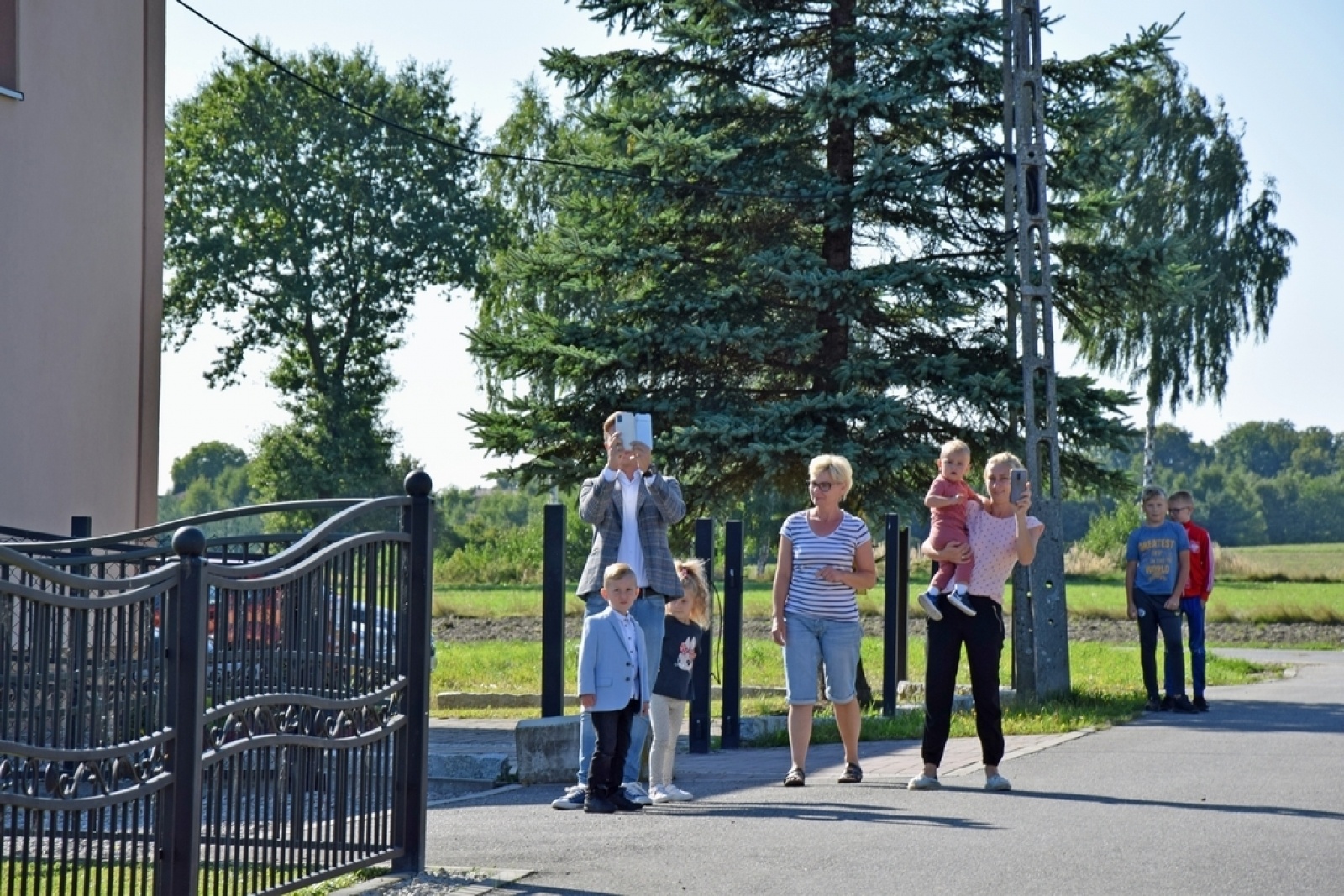 Zdjęcie w galerii na portalu naszwodzislaw.com: Orkiestra Rozrywkowa po raz trzeci na ulicach Gminy Mszana [FOTO] wiadomości z regionu