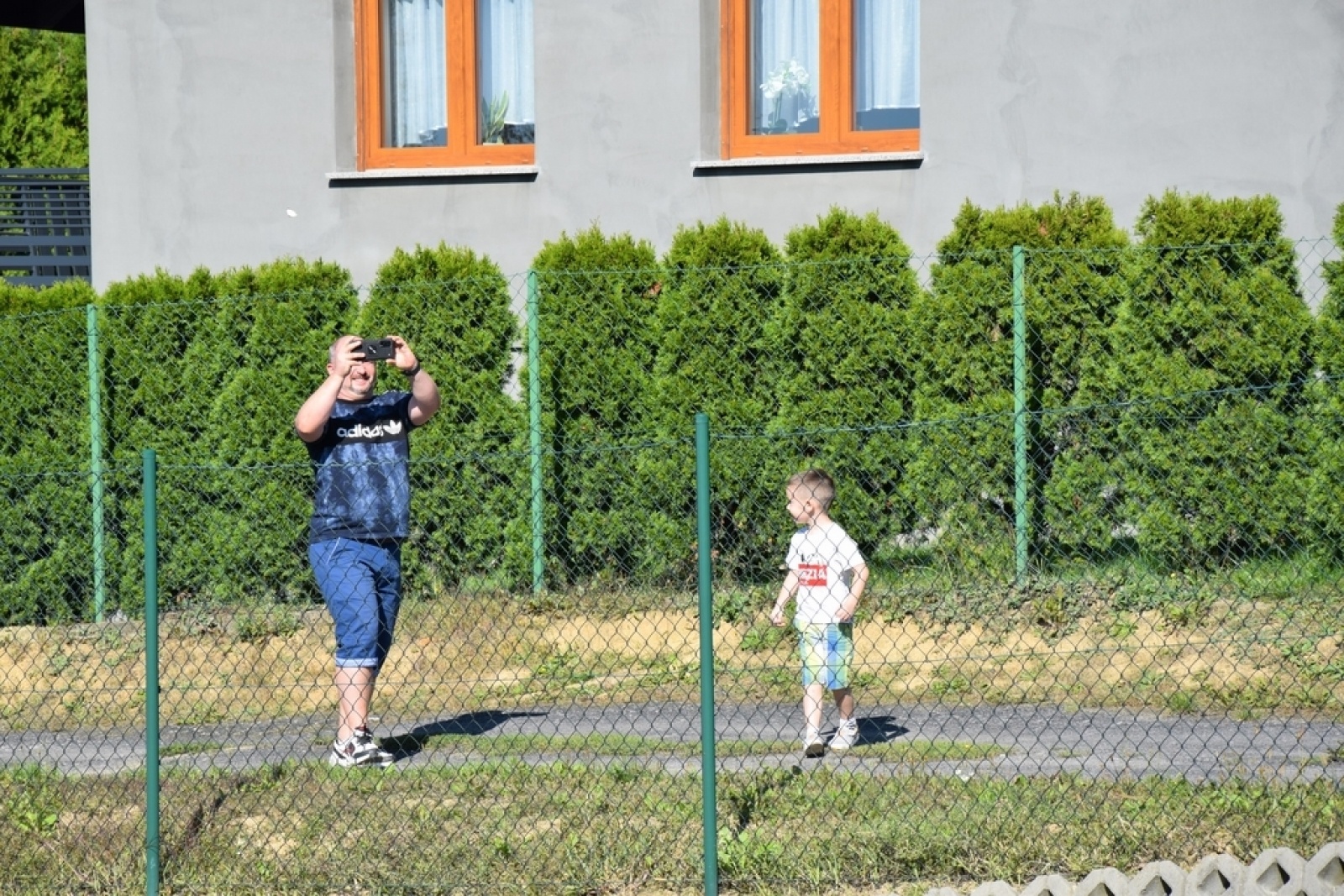 Zdjęcie w galerii na portalu naszwodzislaw.com: Orkiestra Rozrywkowa po raz trzeci na ulicach Gminy Mszana [FOTO] wiadomości z regionu