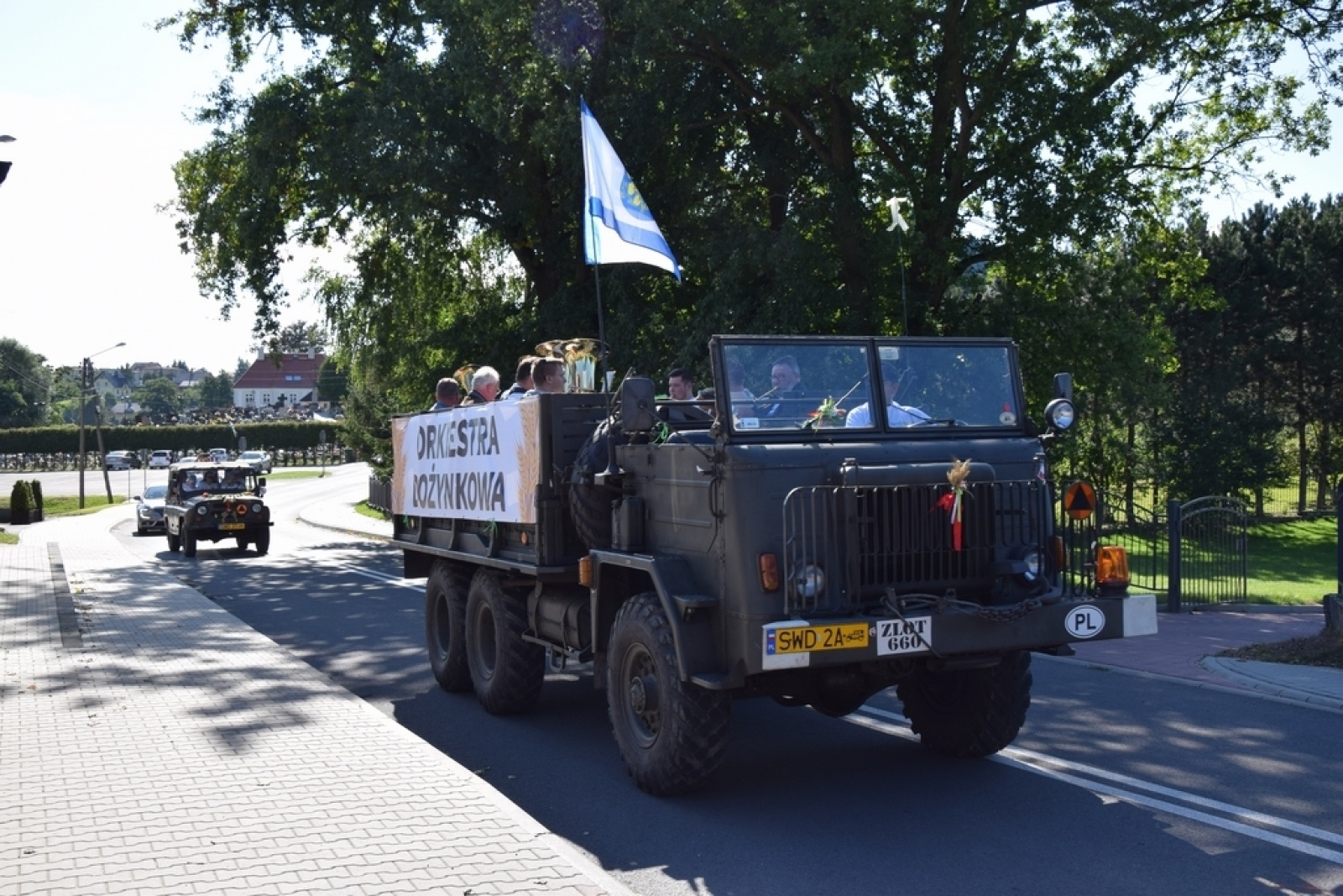 Zdjęcie w galerii na portalu naszwodzislaw.com: Orkiestra Rozrywkowa po raz trzeci na ulicach Gminy Mszana [FOTO] wiadomości z regionu
