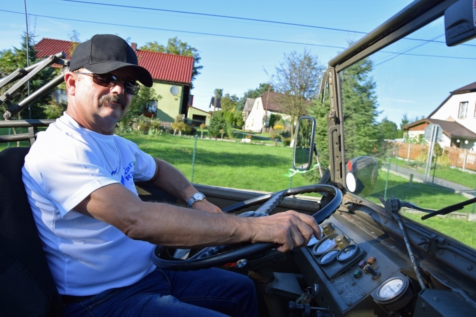 Zdjęcie w galerii na portalu naszwodzislaw.com: Orkiestra Rozrywkowa po raz trzeci na ulicach Gminy Mszana [FOTO] wiadomości z regionu