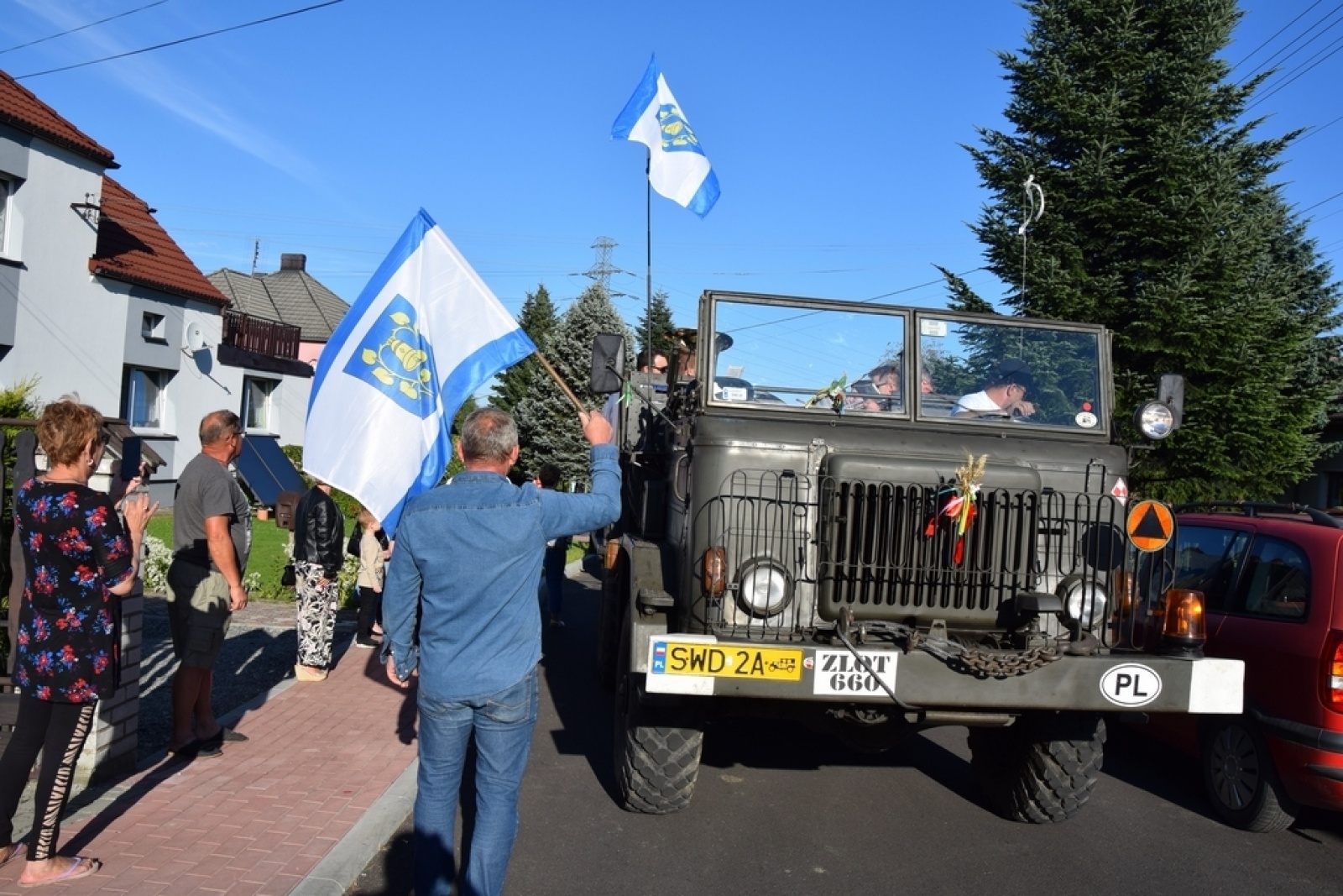 Zdjęcie w galerii na portalu naszwodzislaw.com: Orkiestra Rozrywkowa po raz trzeci na ulicach Gminy Mszana [FOTO] wiadomości z regionu