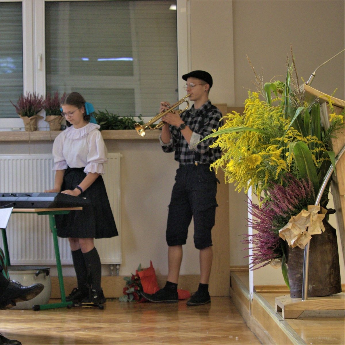 Zdjęcie w galerii na portalu naszwodzislaw.com: Nowy rok szkolny w powiatowych szkołach rozpoczęty wiadomości z regionu