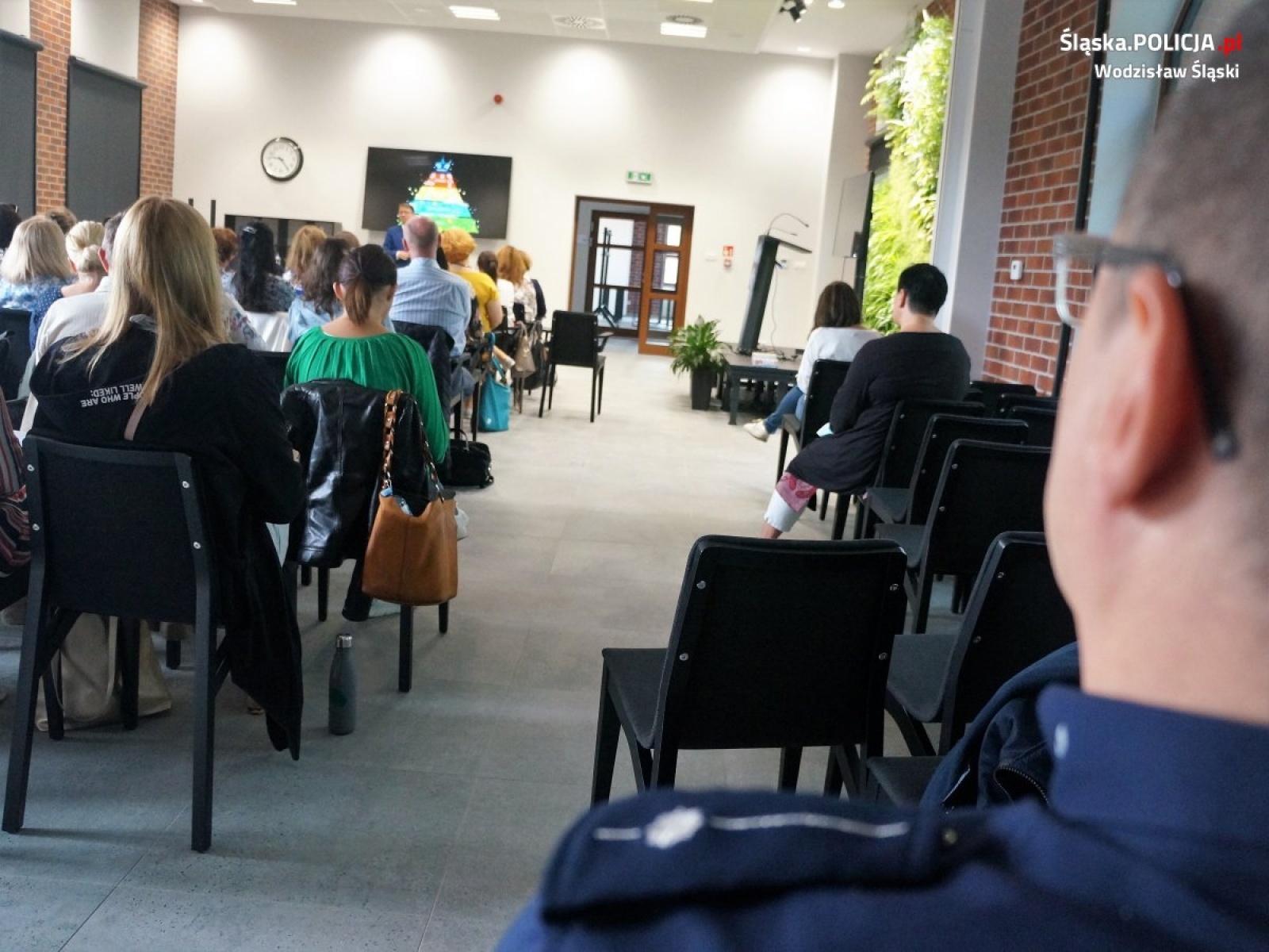 Zdjęcie w galerii na portalu naszwodzislaw.com: Jak zapobiegać samobójstwom? Konferencja na dworcu kolejowym wiadomości z regionu