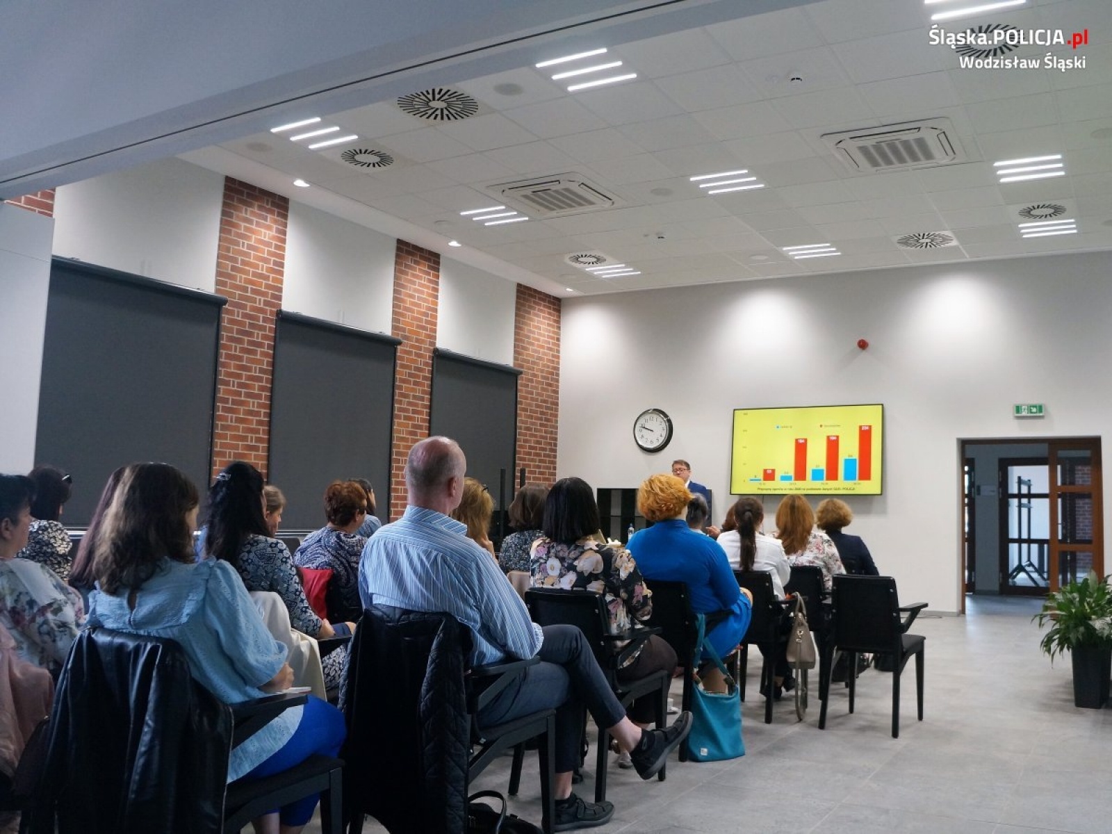 Zdjęcie w galerii na portalu naszwodzislaw.com: Jak zapobiegać samobójstwom? Konferencja na dworcu kolejowym wiadomości z regionu