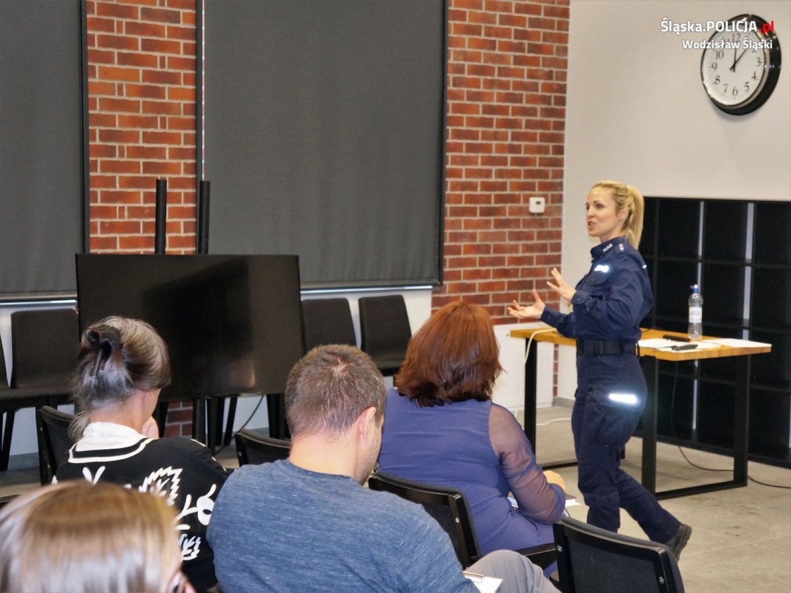 Zdjęcie w galerii na portalu naszwodzislaw.com: Jak zapobiegać samobójstwom? Konferencja na dworcu kolejowym wiadomości z regionu