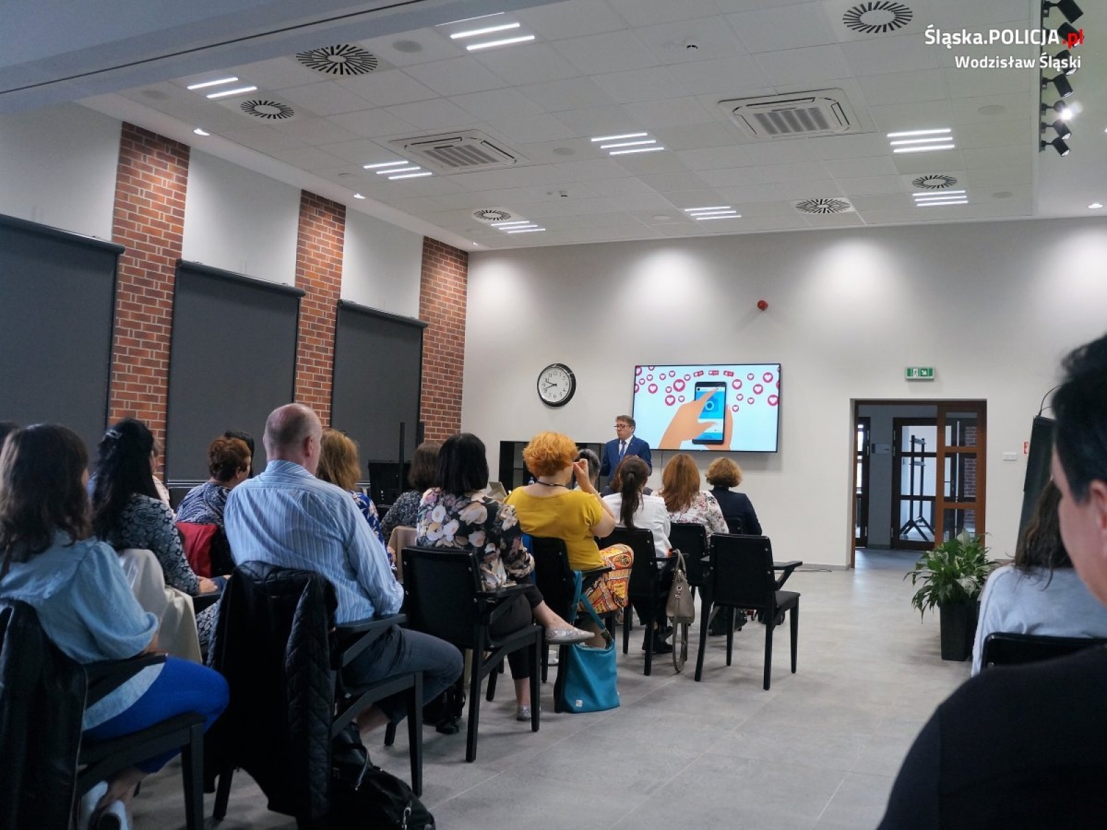 Zdjęcie w galerii na portalu naszwodzislaw.com: Jak zapobiegać samobójstwom? Konferencja na dworcu kolejowym wiadomości z regionu