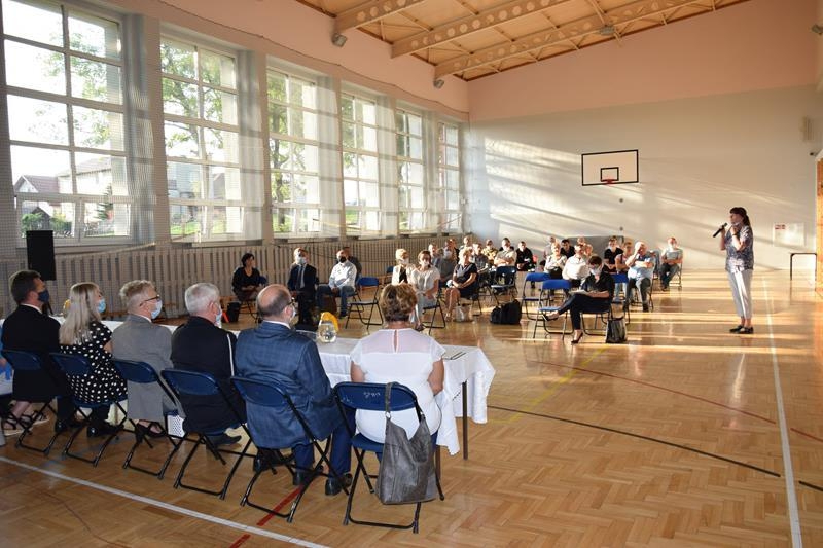 Zdjęcie w galerii na portalu naszwodzislaw.com: Mieszkańcy Mszany chcą budowy oświetlenia szkolnego boiska wiadomości z regionu