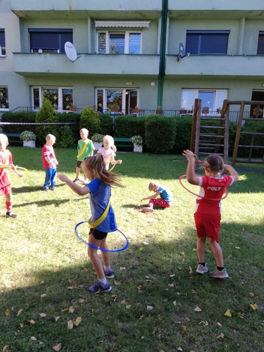 Zdjęcie w galerii na portalu naszwodzislaw.com: Dzień Sportu i Święto Kropki w Przedszkolu im. Misia Uszatka w Pszowie wiadomości z regionu