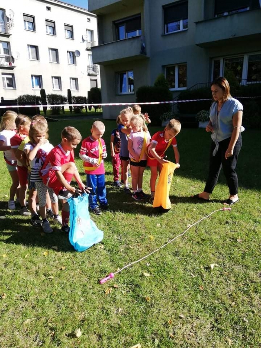 Zdjęcie w galerii na portalu naszwodzislaw.com: Dzień Sportu i Święto Kropki w Przedszkolu im. Misia Uszatka w Pszowie wiadomości z regionu