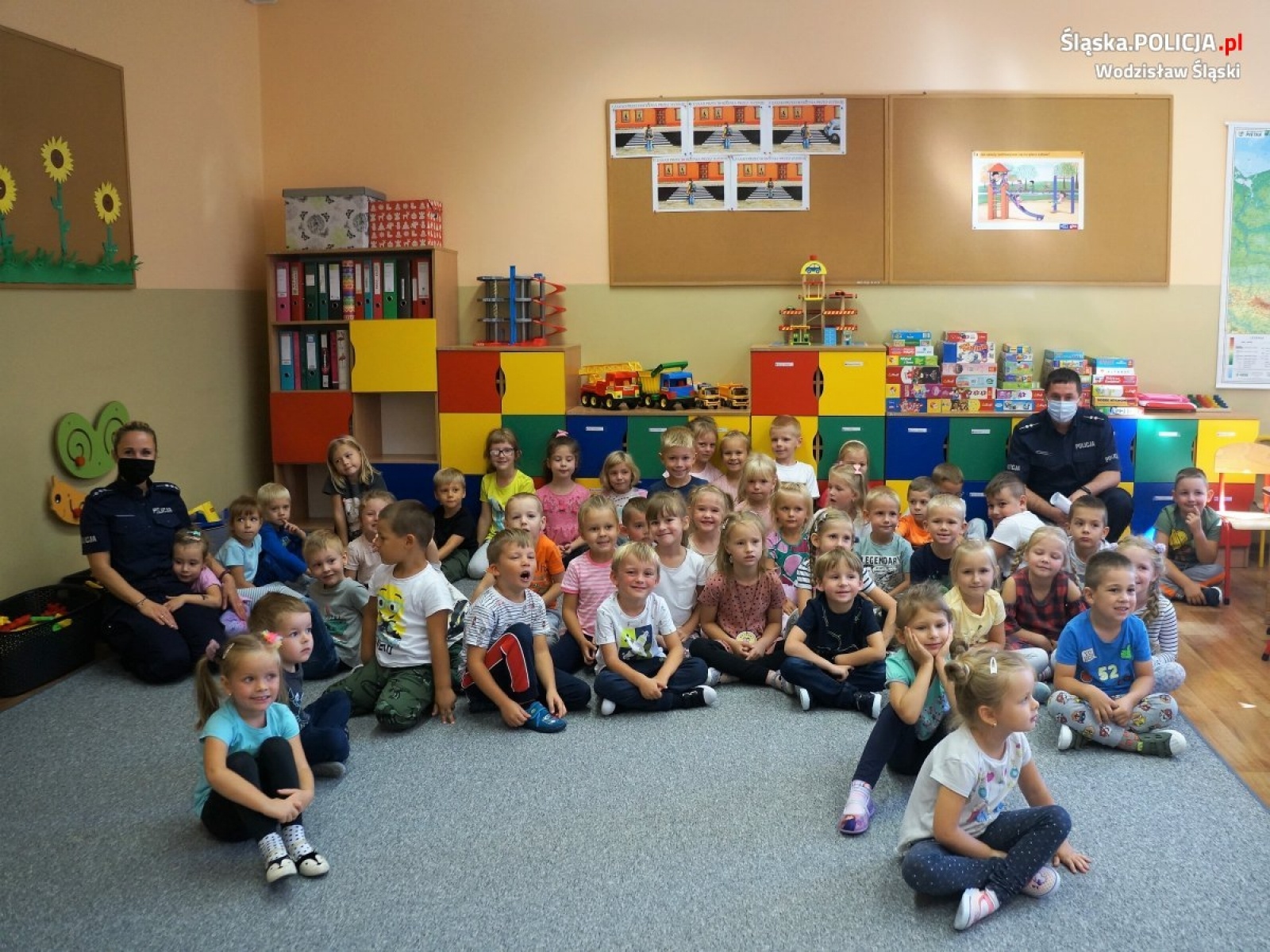 Zdjęcie w galerii na portalu naszwodzislaw.com: Policyjne rozmowy z dziećmi o bezpieczeństwie wiadomości z regionu