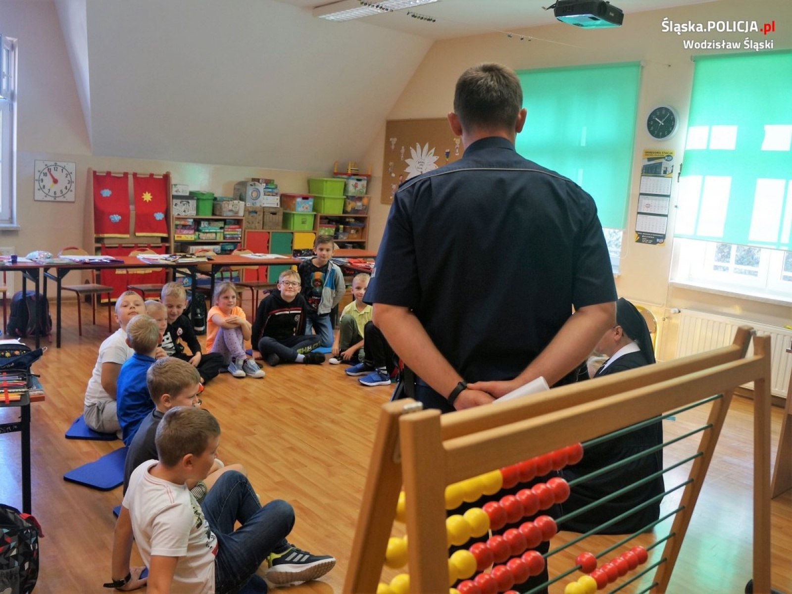 Zdjęcie w galerii na portalu naszwodzislaw.com: Policyjne rozmowy z dziećmi o bezpieczeństwie wiadomości z regionu