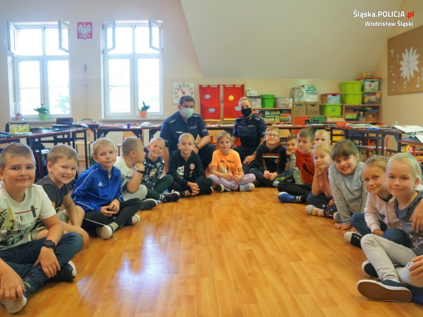 Zdjęcie w galerii na portalu naszwodzislaw.com: Policyjne rozmowy z dziećmi o bezpieczeństwie wiadomości z regionu