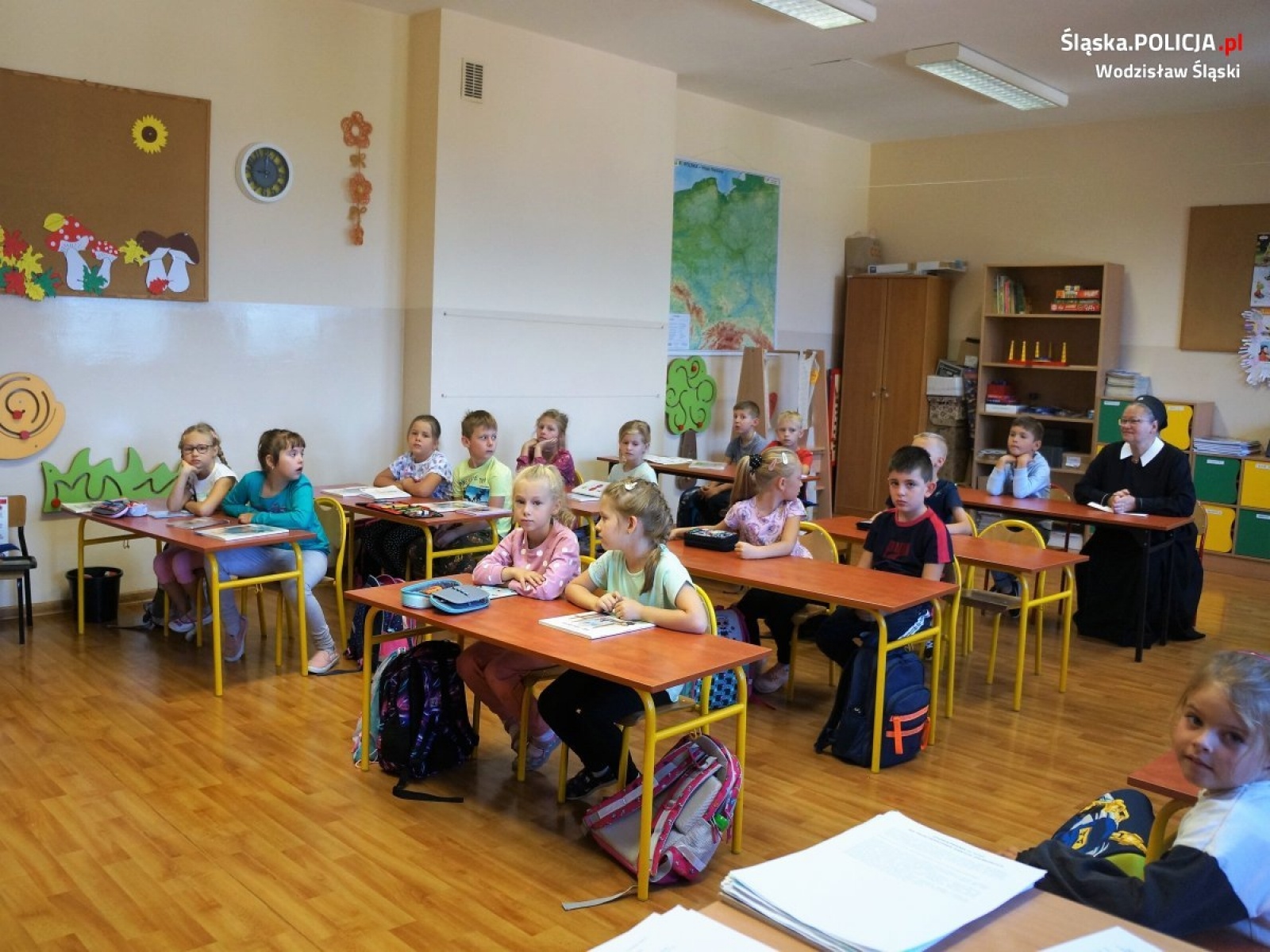 Zdjęcie w galerii na portalu naszwodzislaw.com: Policyjne rozmowy z dziećmi o bezpieczeństwie wiadomości z regionu