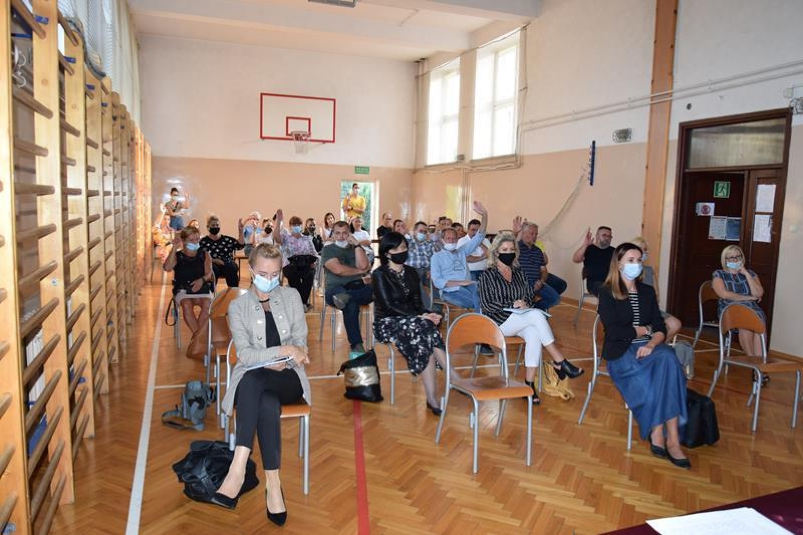 Zdjęcie w galerii na portalu naszwodzislaw.com: Zebranie wiejskie w Gogołowej. Oświetlenie na kolejnej ulicy wiadomości z regionu