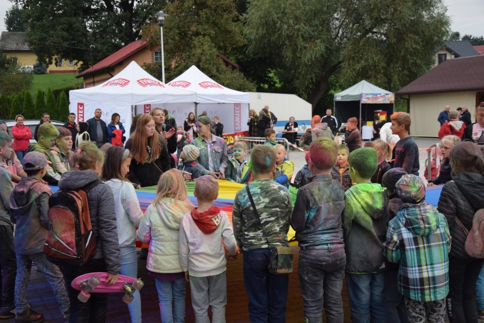 Zdjęcie w galerii na portalu naszwodzislaw.com: Eksplozja kolorów i koncerty na zakończenie lata w Połomi [FOTO] wiadomości z regionu