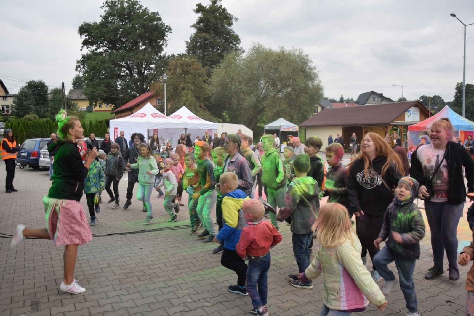 Zdjęcie w galerii na portalu naszwodzislaw.com: Eksplozja kolorów i koncerty na zakończenie lata w Połomi [FOTO] wiadomości z regionu