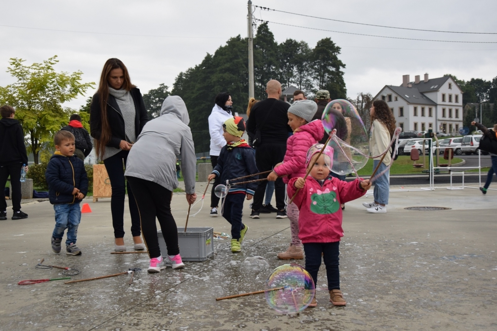 Zdjęcie w galerii na portalu naszwodzislaw.com: Eksplozja kolorów i koncerty na zakończenie lata w Połomi [FOTO] wiadomości z regionu