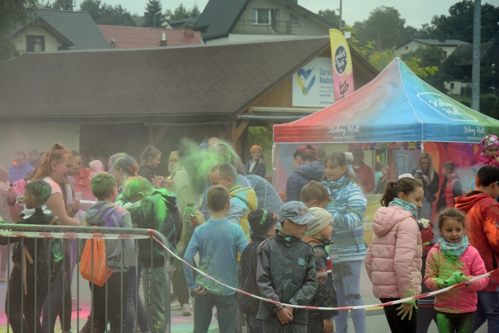 Zdjęcie w galerii na portalu naszwodzislaw.com: Eksplozja kolorów i koncerty na zakończenie lata w Połomi [FOTO] wiadomości z regionu