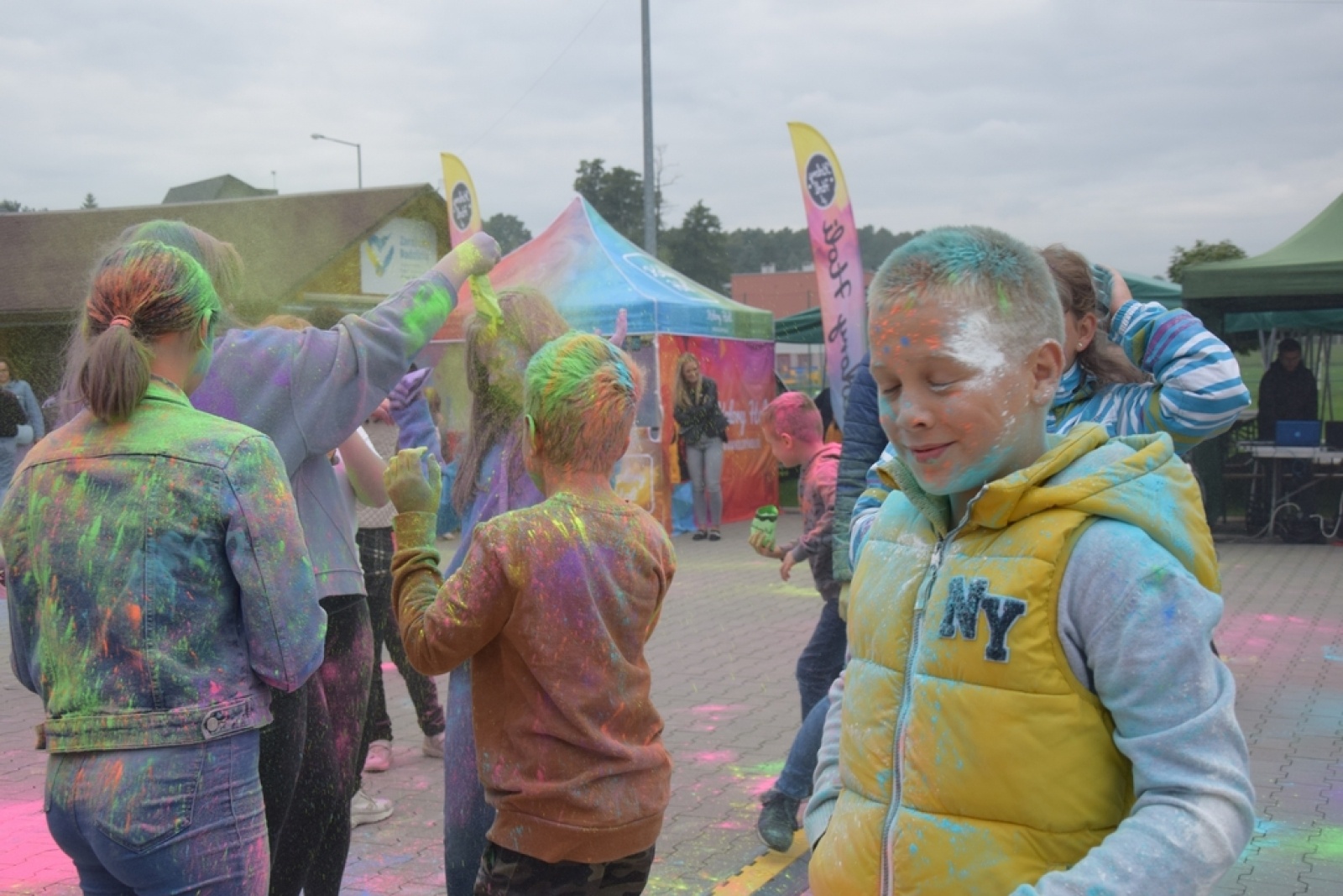 Zdjęcie w galerii na portalu naszwodzislaw.com: Eksplozja kolorów i koncerty na zakończenie lata w Połomi [FOTO] wiadomości z regionu