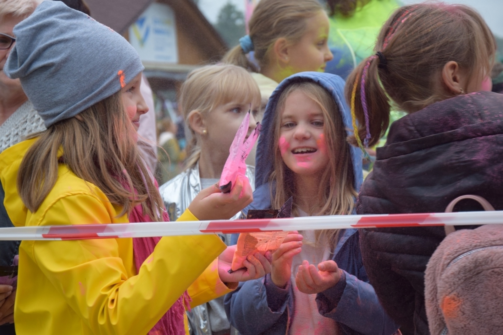 Zdjęcie w galerii na portalu naszwodzislaw.com: Eksplozja kolorów i koncerty na zakończenie lata w Połomi [FOTO] wiadomości z regionu