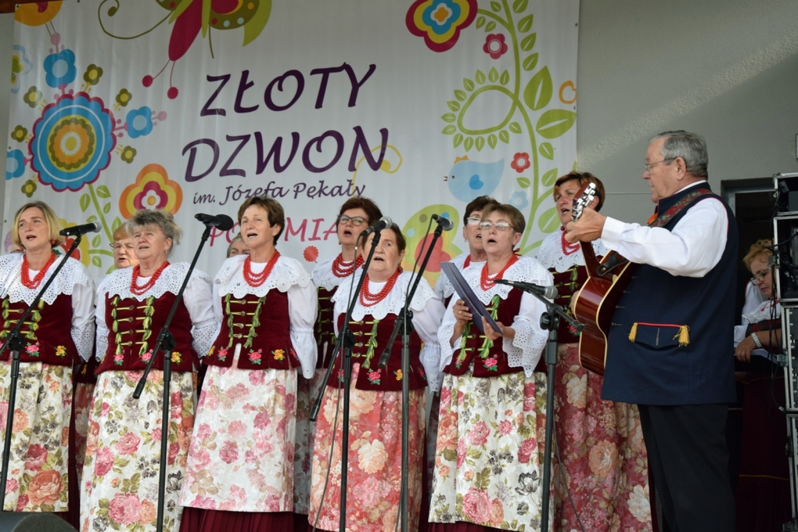 Zdjęcie w galerii na portalu naszwodzislaw.com: Złoty Dzwon w Połomi. Zwycięzcą zespół z Zebrzydowic [FOTO] wiadomości z regionu