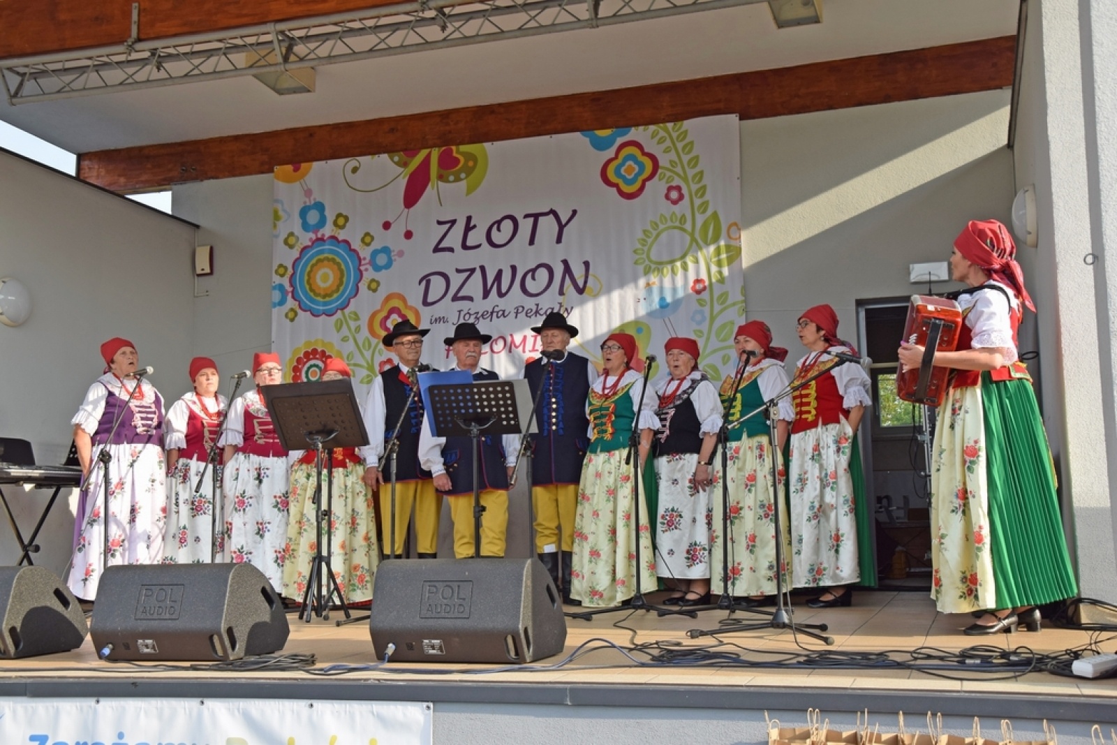 Zdjęcie w galerii na portalu naszwodzislaw.com: Złoty Dzwon w Połomi. Zwycięzcą zespół z Zebrzydowic [FOTO] wiadomości z regionu