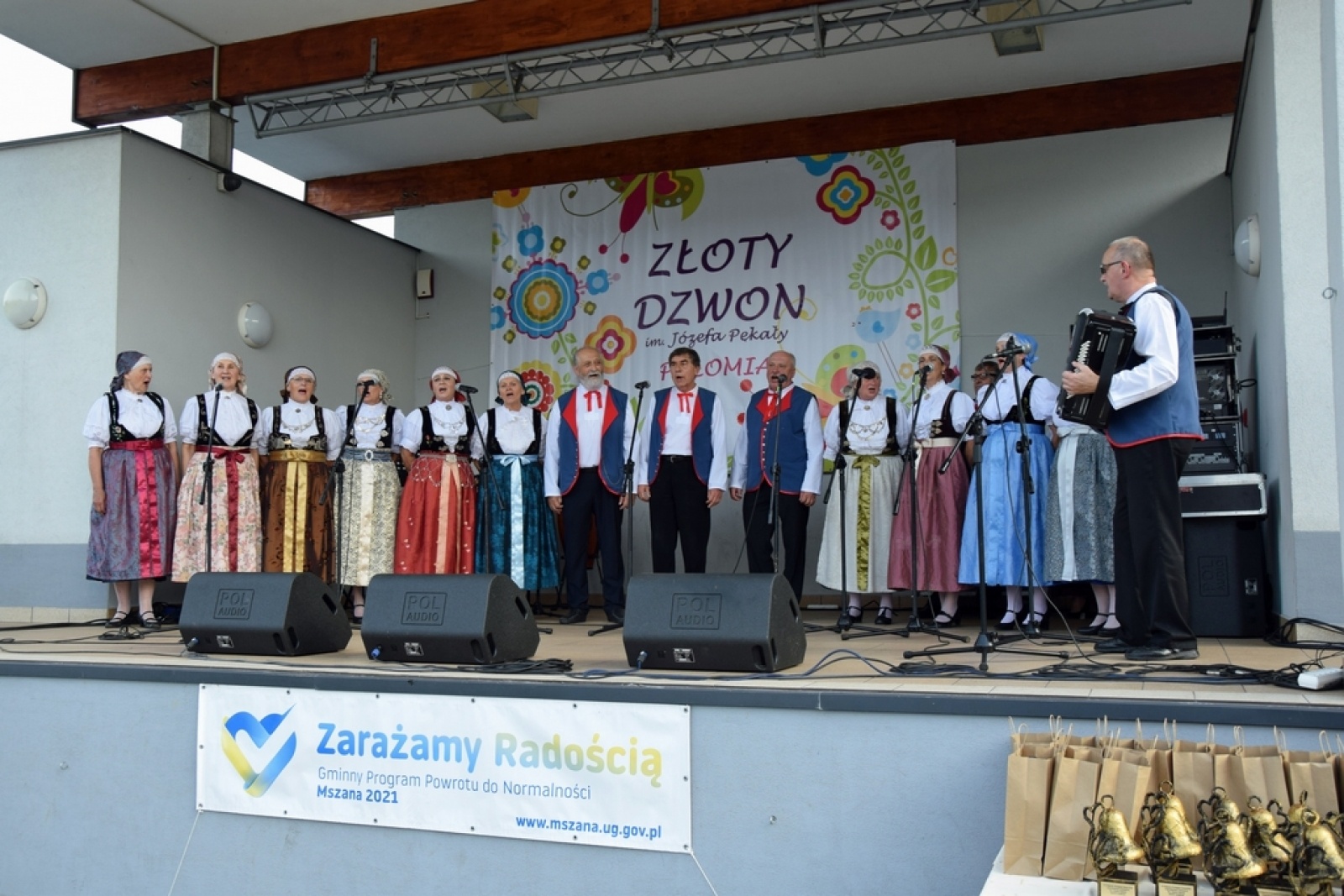 Zdjęcie w galerii na portalu naszwodzislaw.com: Złoty Dzwon w Połomi. Zwycięzcą zespół z Zebrzydowic [FOTO] wiadomości z regionu