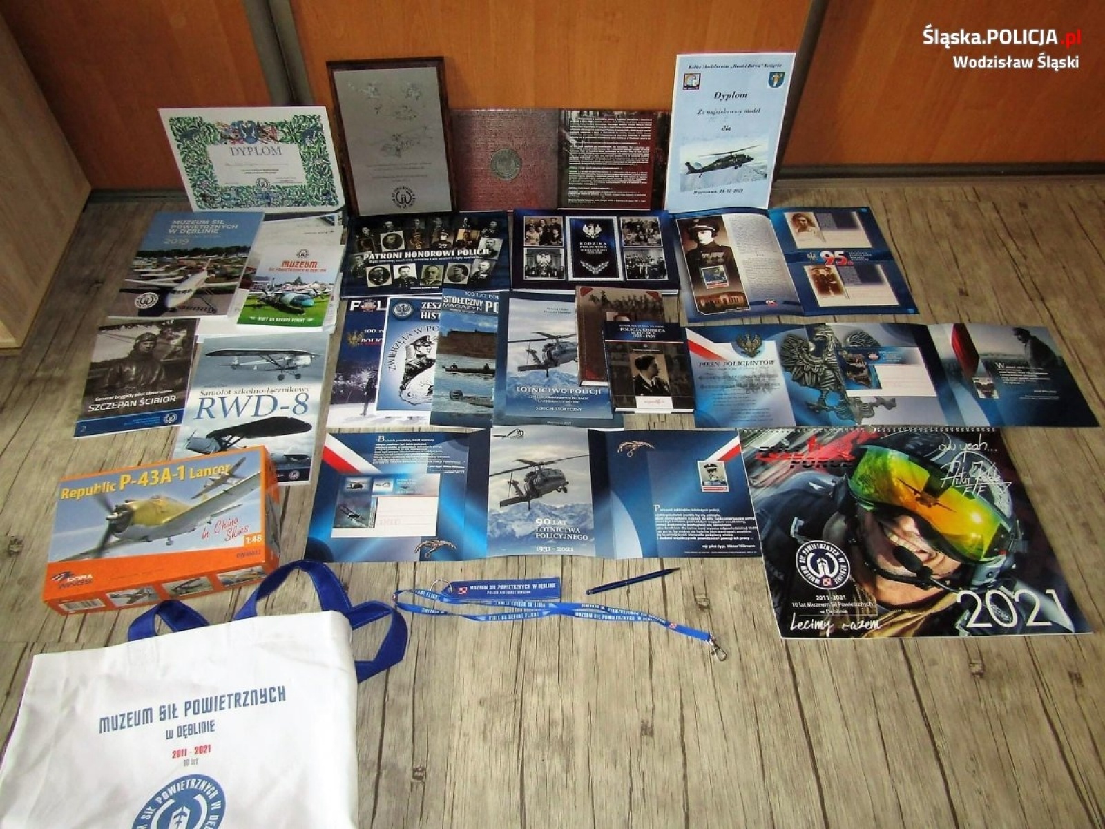 Zdjęcie w galerii na portalu naszwodzislaw.com: Wodzisławski dzielnicowy laureatem konkursu modelarskiego 90 lat lotnictwa policyjnego wiadomości z regionu