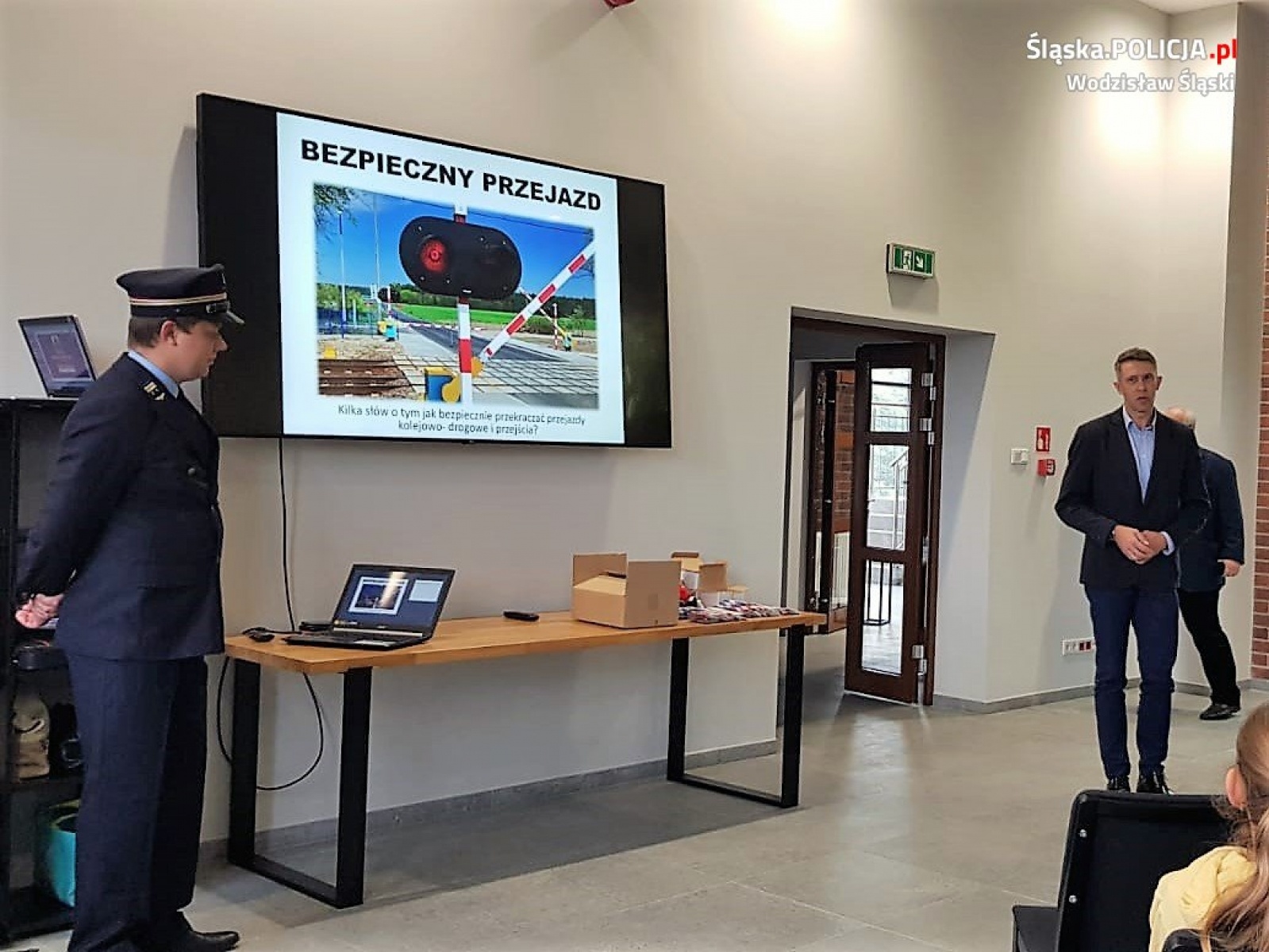 Zdjęcie w galerii na portalu naszwodzislaw.com: Bezpieczny przejazd z wodzisławskimi policjantami wiadomości z regionu