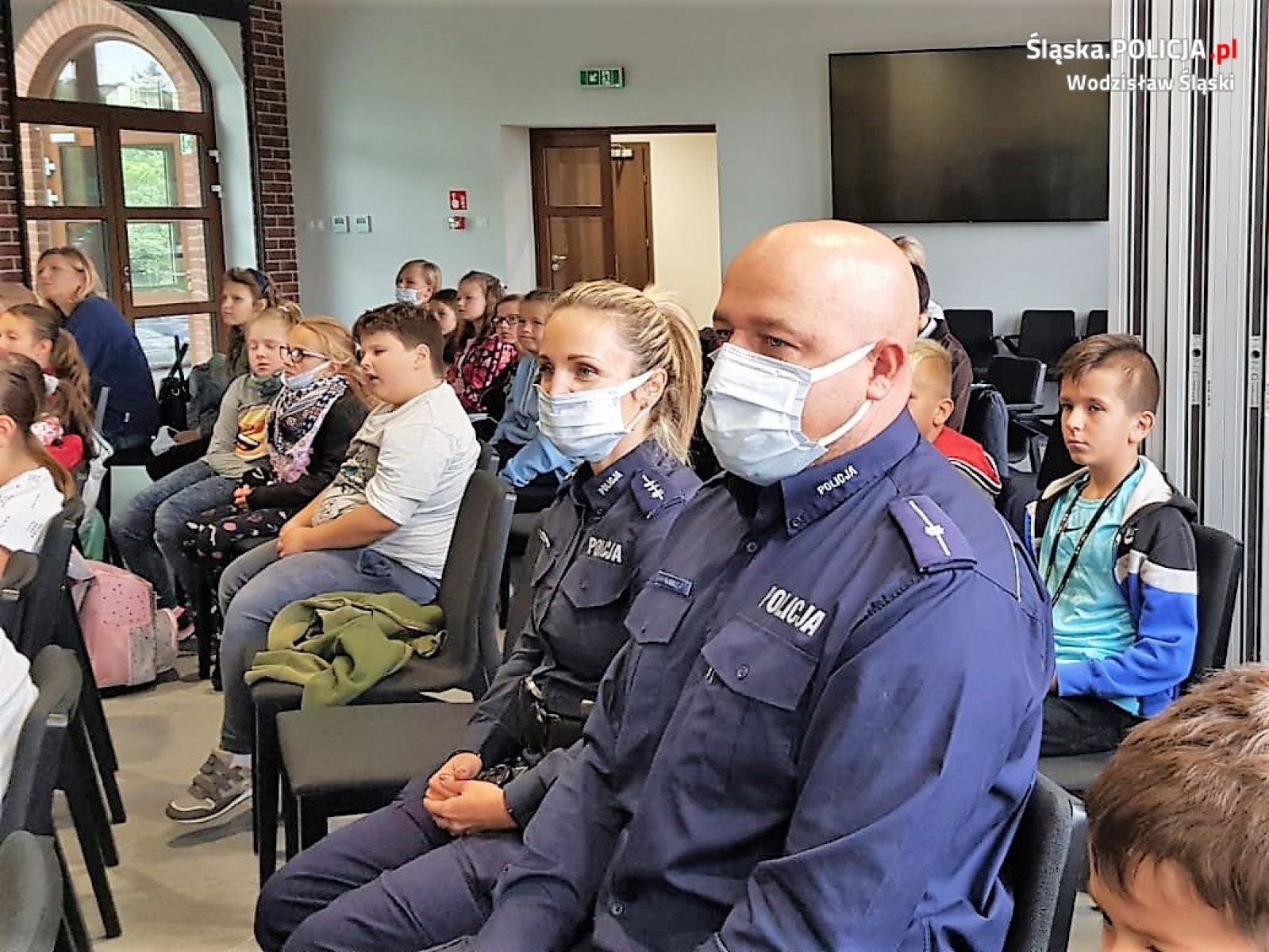 Zdjęcie w galerii na portalu naszwodzislaw.com: Bezpieczny przejazd z wodzisławskimi policjantami wiadomości z regionu