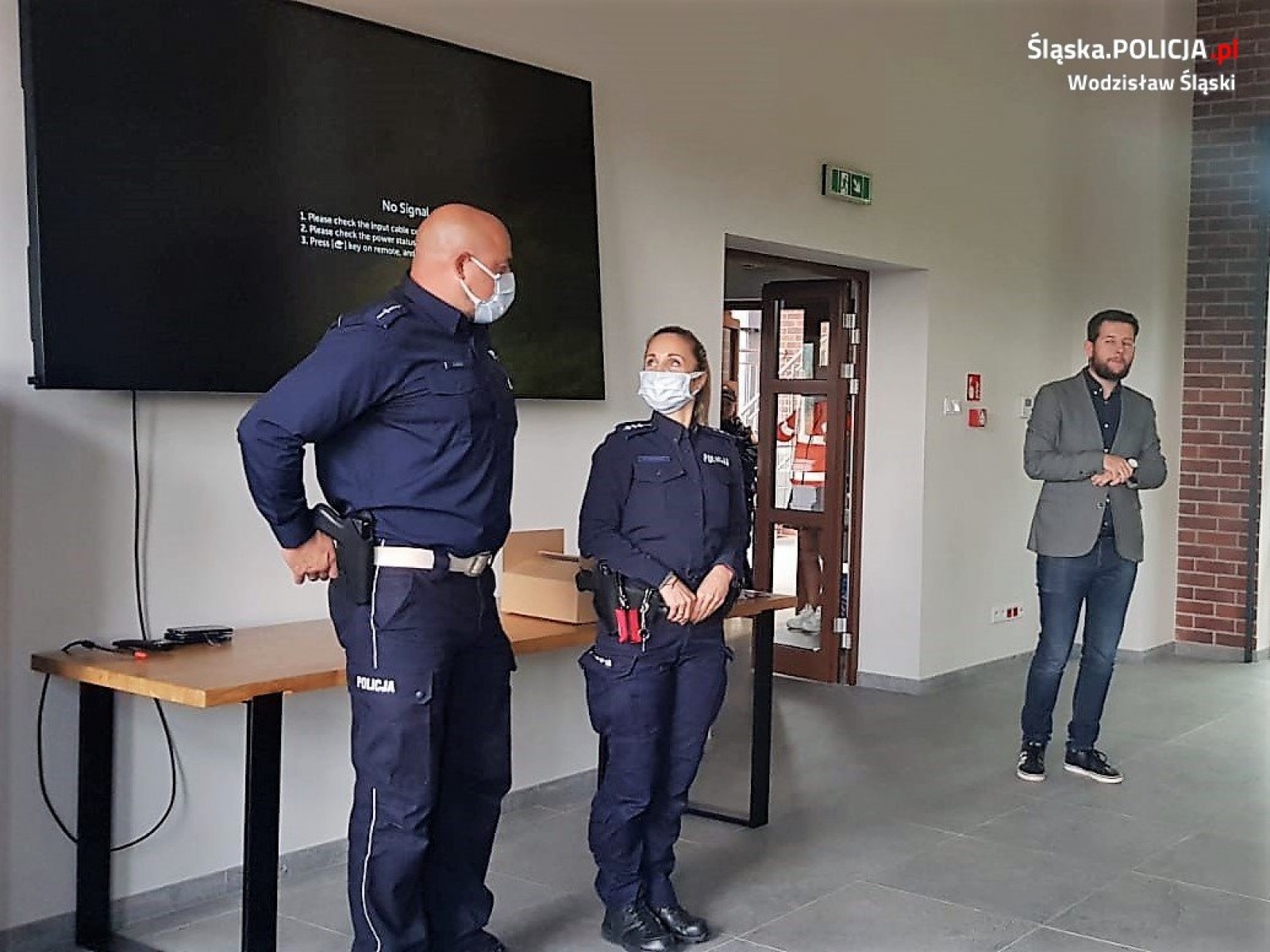 Zdjęcie w galerii na portalu naszwodzislaw.com: Bezpieczny przejazd z wodzisławskimi policjantami wiadomości z regionu