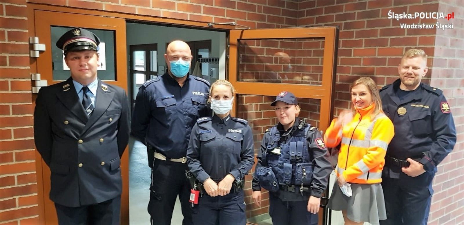 Zdjęcie w galerii na portalu naszwodzislaw.com: Bezpieczny przejazd z wodzisławskimi policjantami wiadomości z regionu