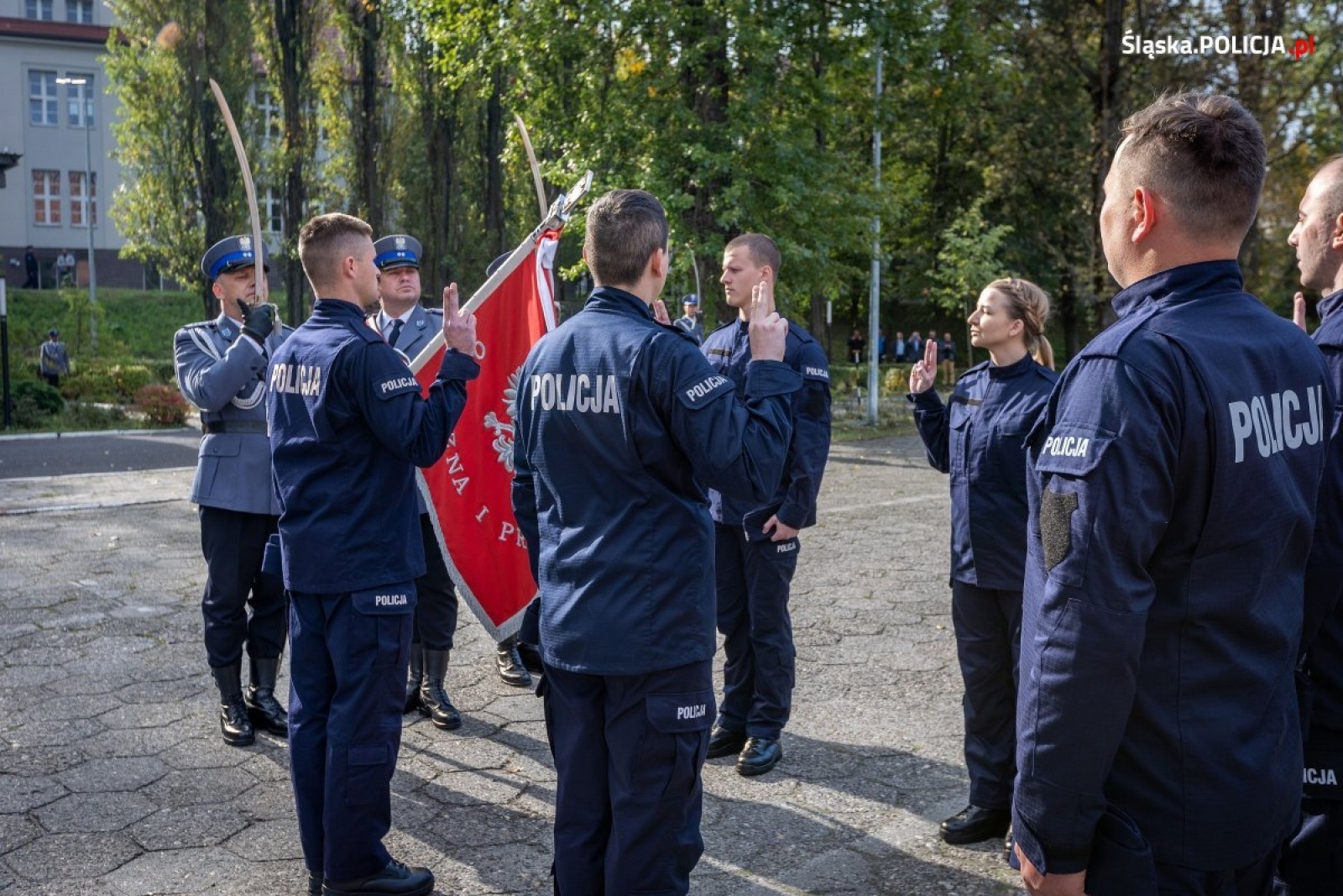 Zdjęcie w galerii na portalu naszwodzislaw.com: Ponad stu nowych śląskich policjantów złożyło ślubowanie wiadomości z regionu