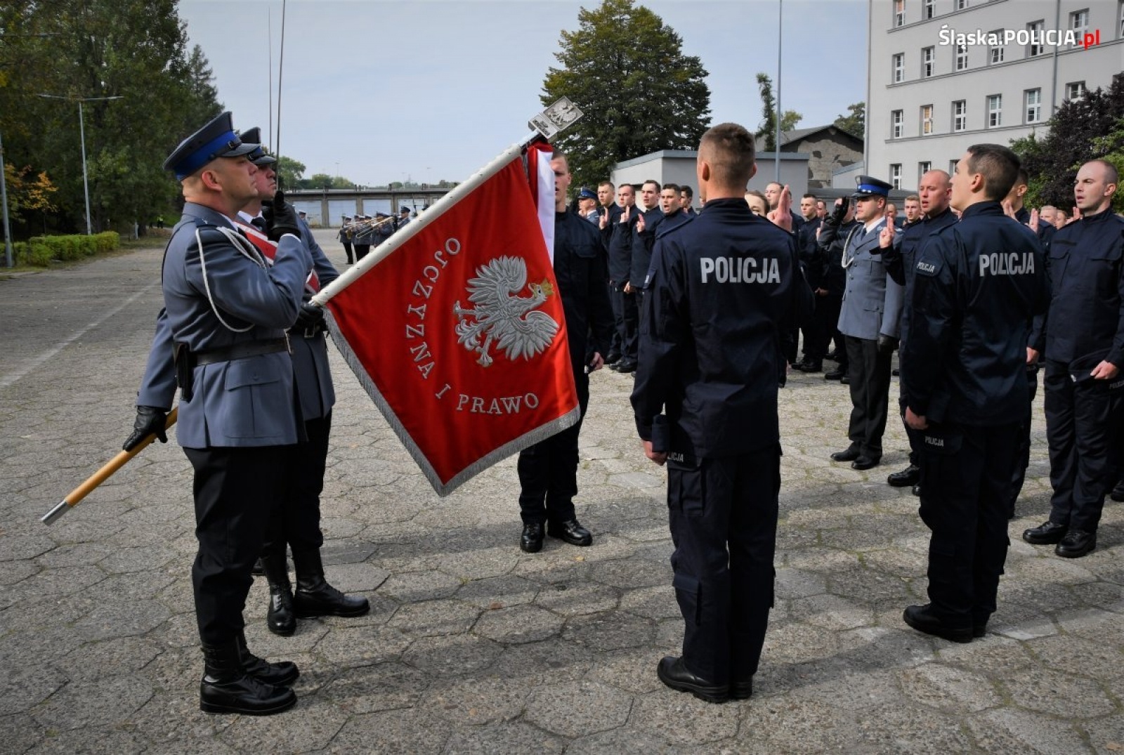Zdjęcie w galerii na portalu naszwodzislaw.com: Ponad stu nowych śląskich policjantów złożyło ślubowanie wiadomości z regionu