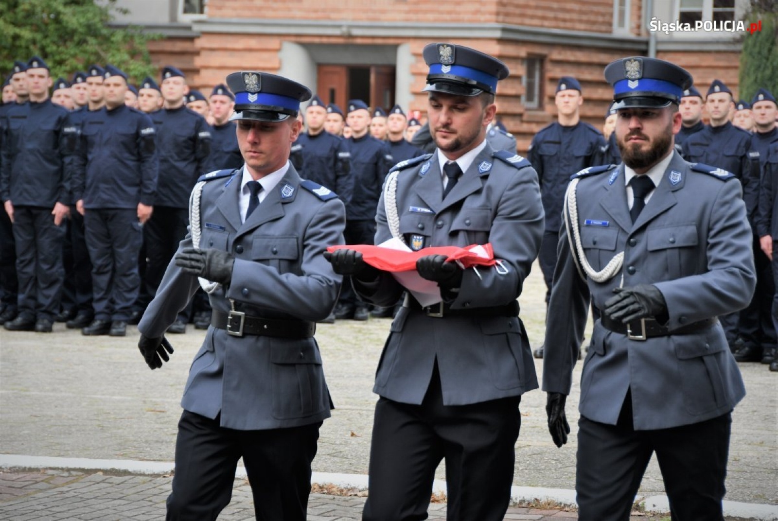 Zdjęcie w galerii na portalu naszwodzislaw.com: Ponad stu nowych śląskich policjantów złożyło ślubowanie wiadomości z regionu