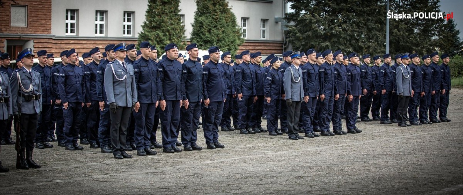 Zdjęcie w galerii na portalu naszwodzislaw.com: Ponad stu nowych śląskich policjantów złożyło ślubowanie wiadomości z regionu