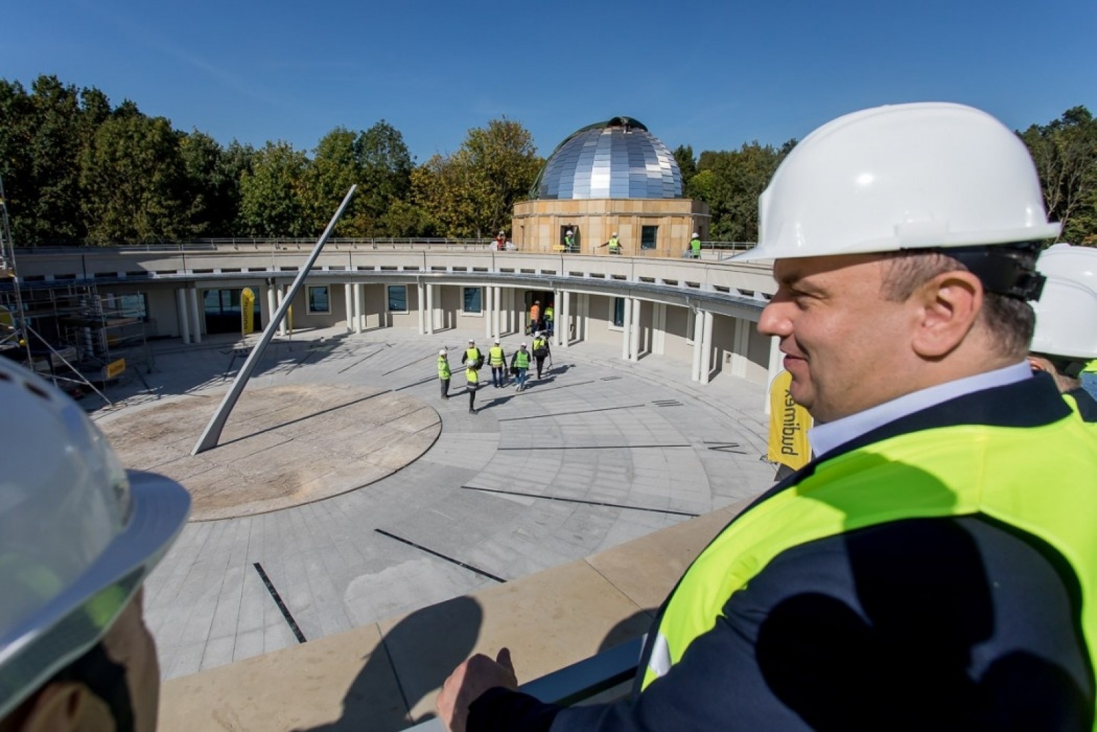 Zdjęcie w galerii na portalu naszwodzislaw.com: Śląskie bliżej gwiazd. Zakopano kapsułę czasu pod nowym planetarium wiadomości z regionu