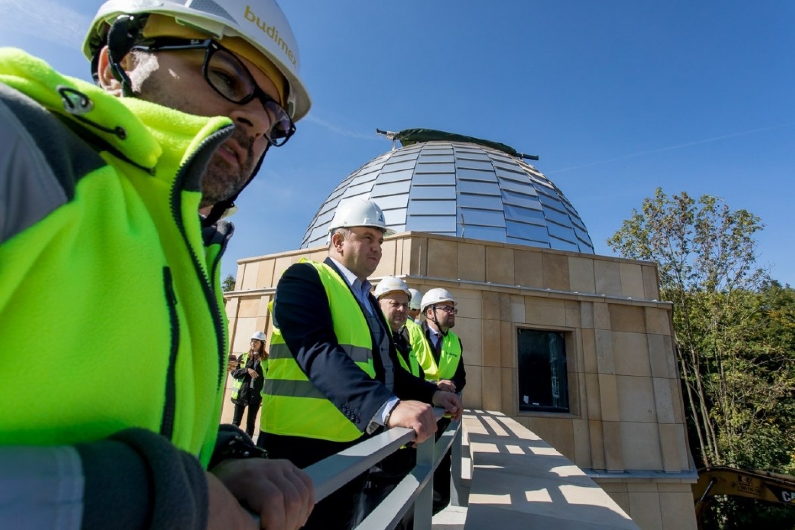 Zdjęcie w galerii na portalu naszwodzislaw.com: Śląskie bliżej gwiazd. Zakopano kapsułę czasu pod nowym planetarium wiadomości z regionu