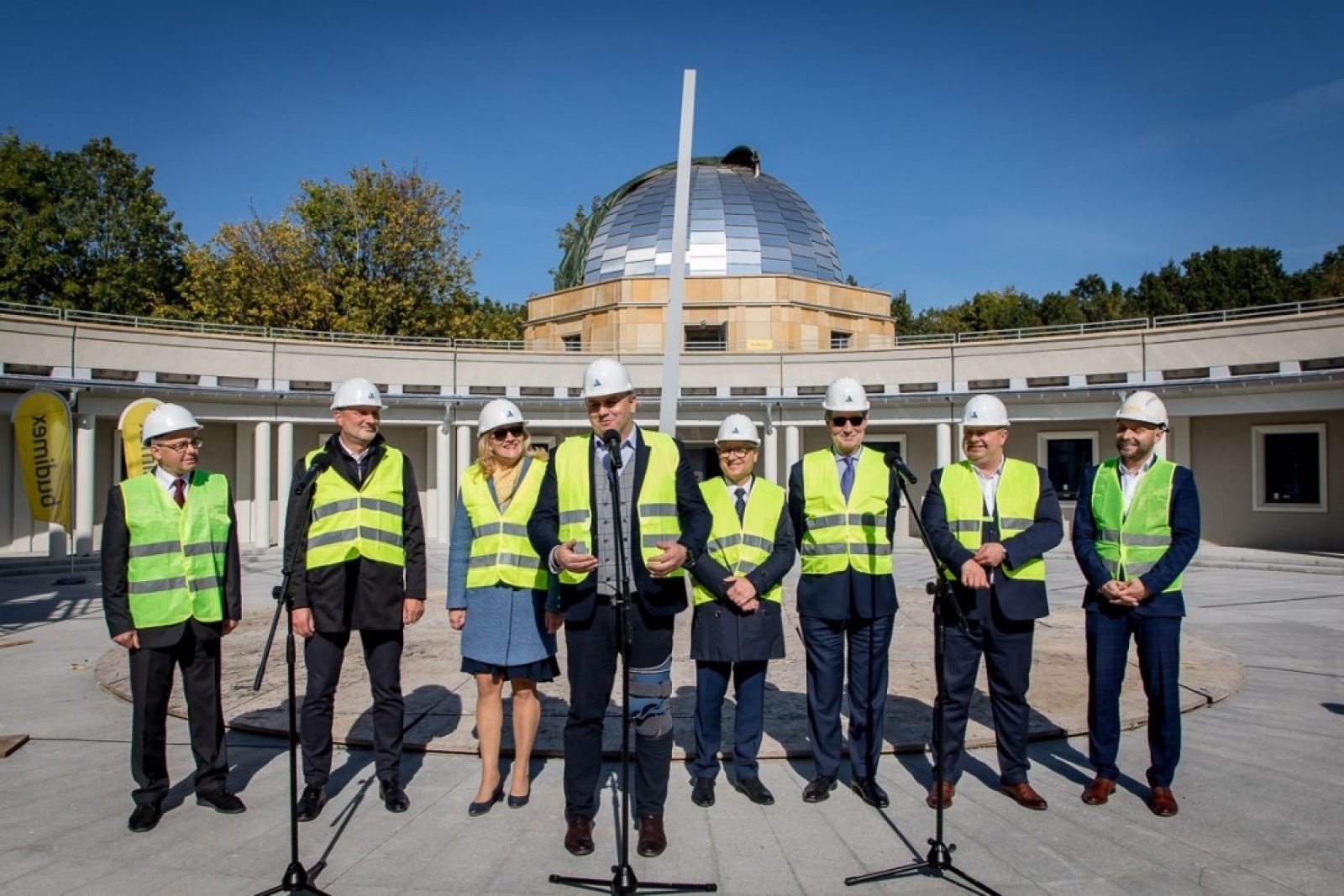 Zdjęcie w galerii na portalu naszwodzislaw.com: Śląskie bliżej gwiazd. Zakopano kapsułę czasu pod nowym planetarium wiadomości z regionu
