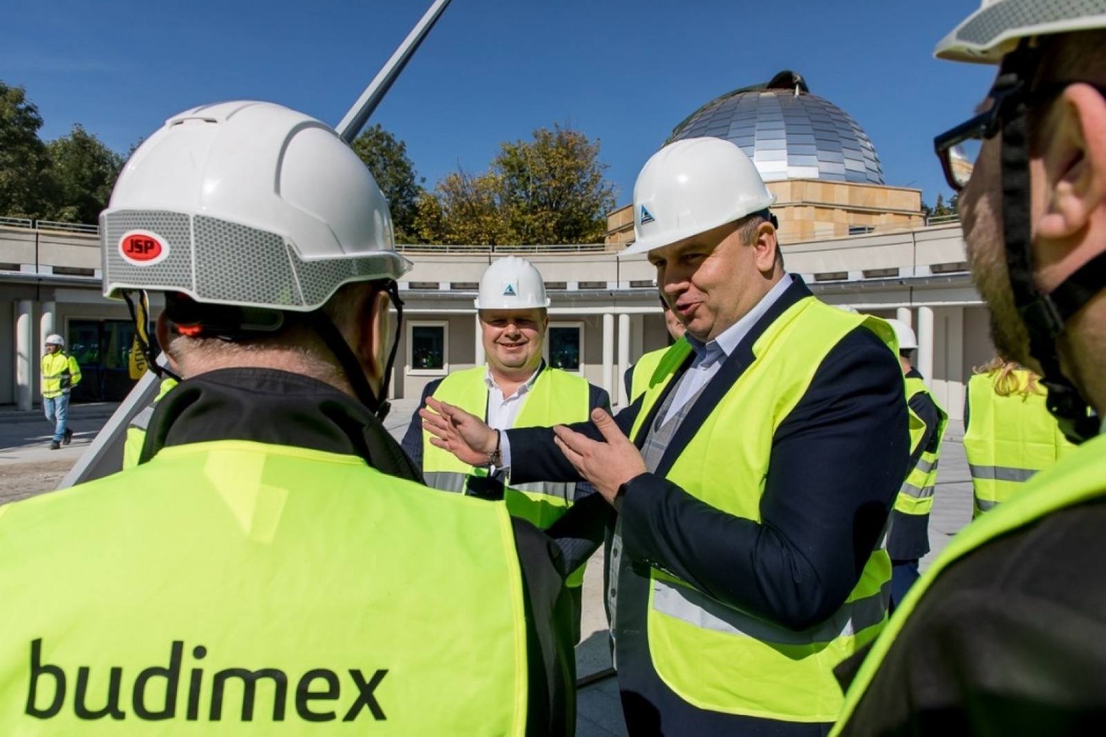 Zdjęcie w galerii na portalu naszwodzislaw.com: Śląskie bliżej gwiazd. Zakopano kapsułę czasu pod nowym planetarium wiadomości z regionu