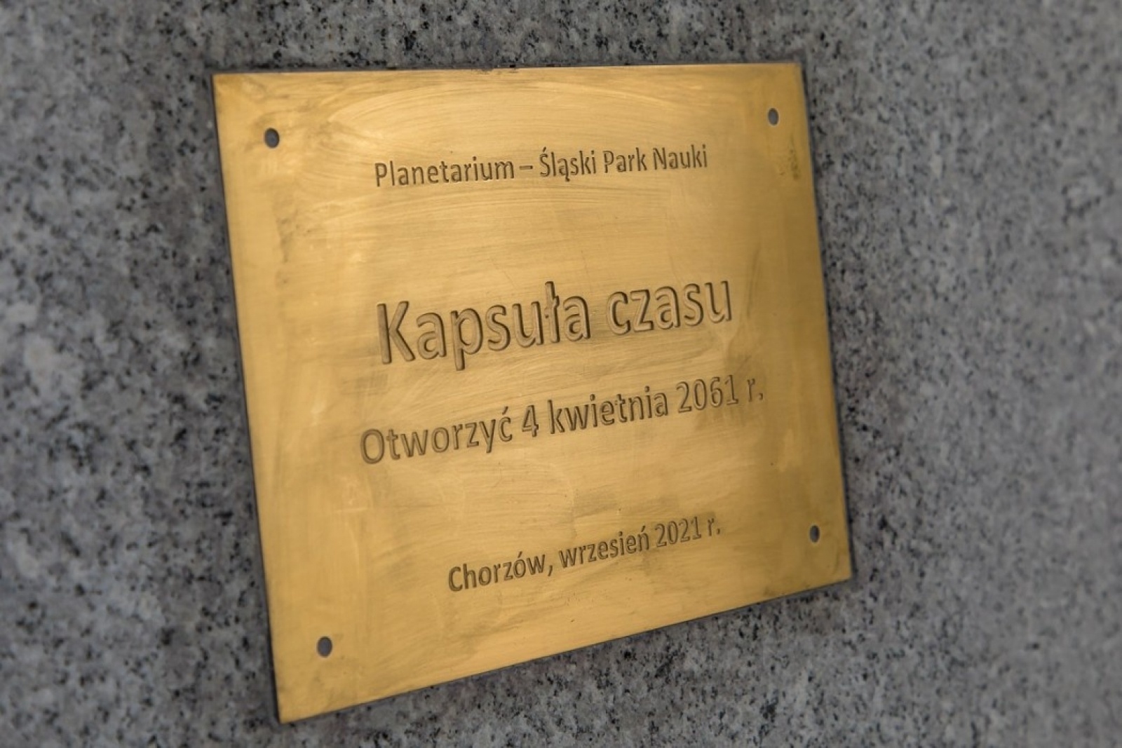 Zdjęcie w galerii na portalu naszwodzislaw.com: Śląskie bliżej gwiazd. Zakopano kapsułę czasu pod nowym planetarium wiadomości z regionu