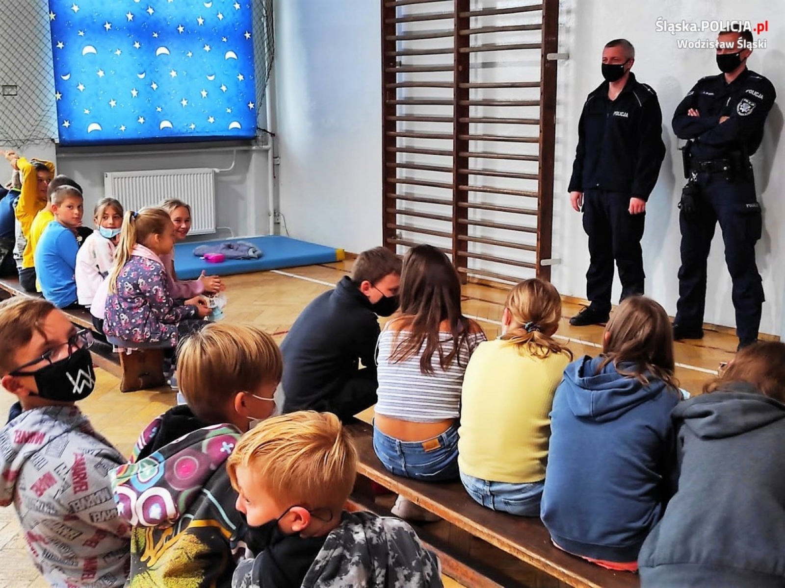 Zdjęcie w galerii na portalu naszwodzislaw.com: Dzielnicowi z wizytą w wodzisławskich szkołach wiadomości z regionu
