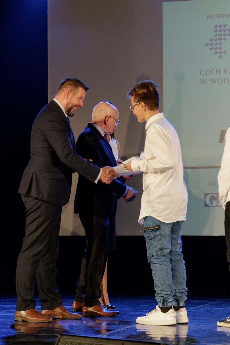 Zdjęcie w galerii na portalu naszwodzislaw.com: I Gala Ślubowania na Ucznia Rzemiosła za nami [FOTO] wiadomości z regionu