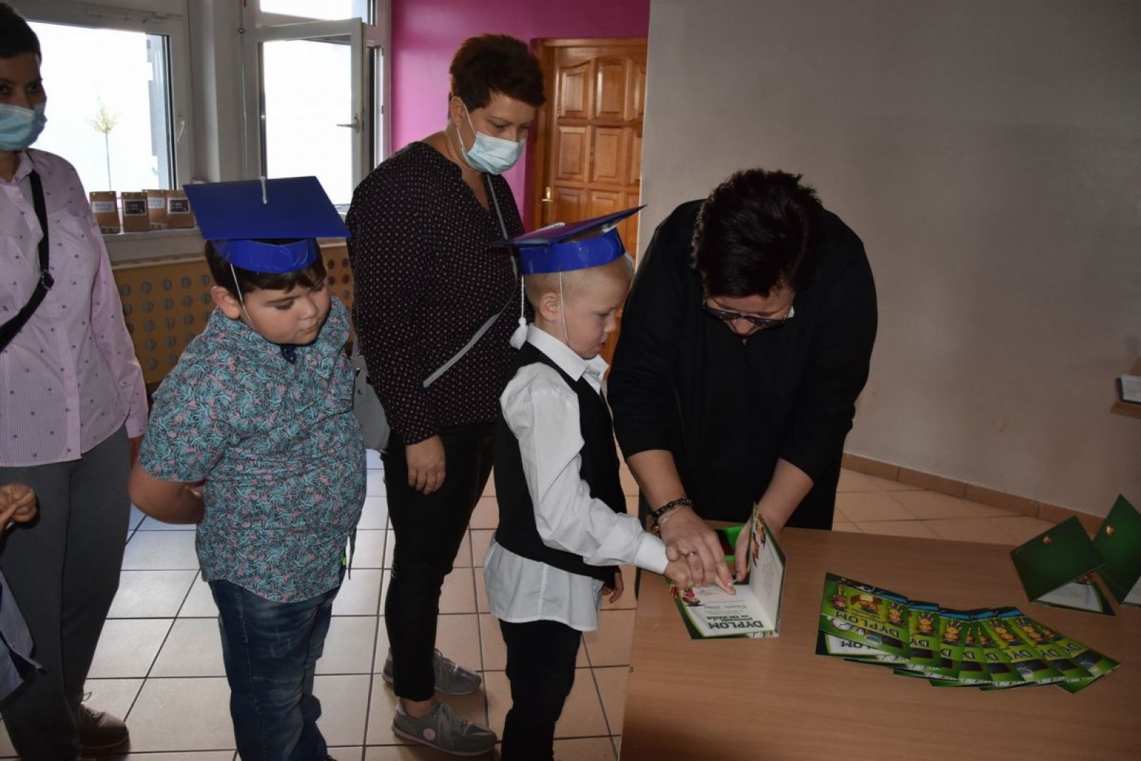 Zdjęcie w galerii na portalu naszwodzislaw.com: Pierwszaki z ZPSWR ślubowały i otrzymały tyty wiadomości z regionu