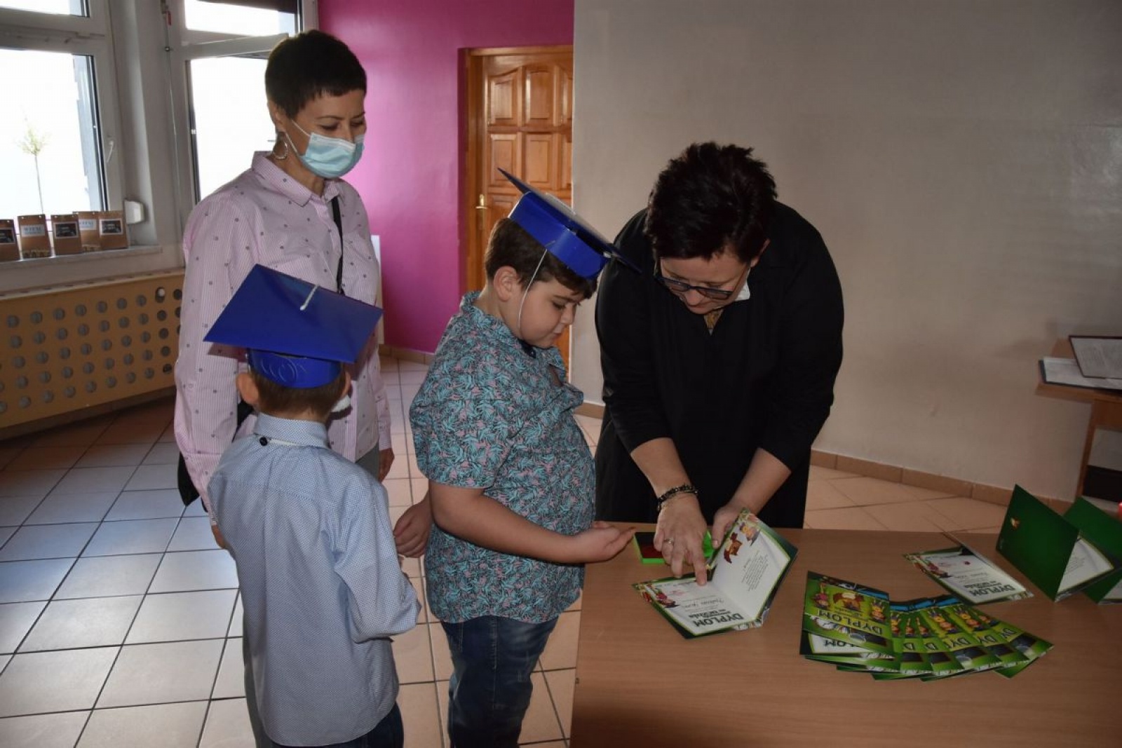 Zdjęcie w galerii na portalu naszwodzislaw.com: Pierwszaki z ZPSWR ślubowały i otrzymały tyty wiadomości z regionu