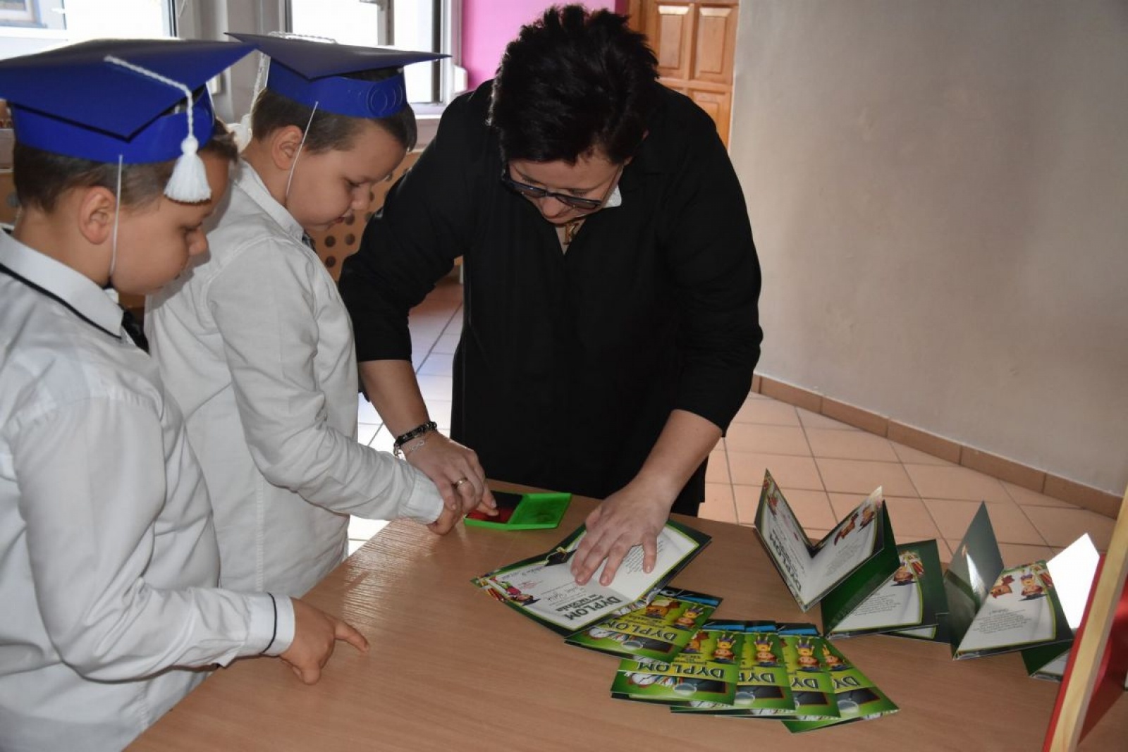 Zdjęcie w galerii na portalu naszwodzislaw.com: Pierwszaki z ZPSWR ślubowały i otrzymały tyty wiadomości z regionu