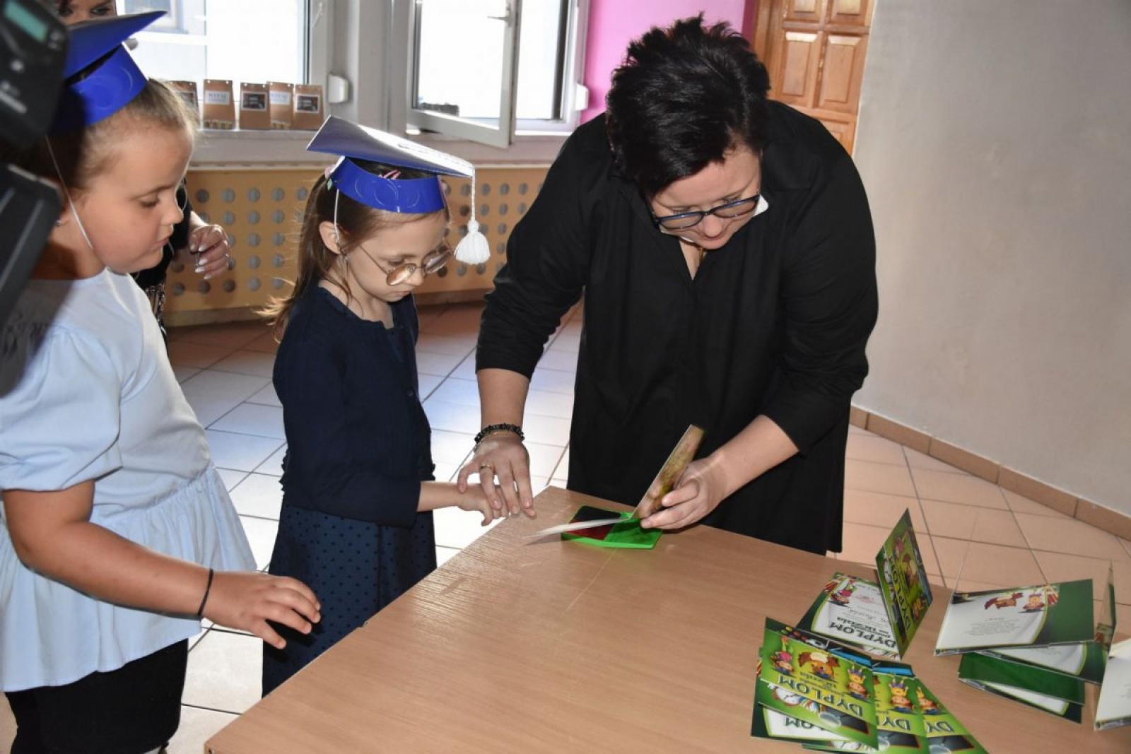 Zdjęcie w galerii na portalu naszwodzislaw.com: Pierwszaki z ZPSWR ślubowały i otrzymały tyty wiadomości z regionu