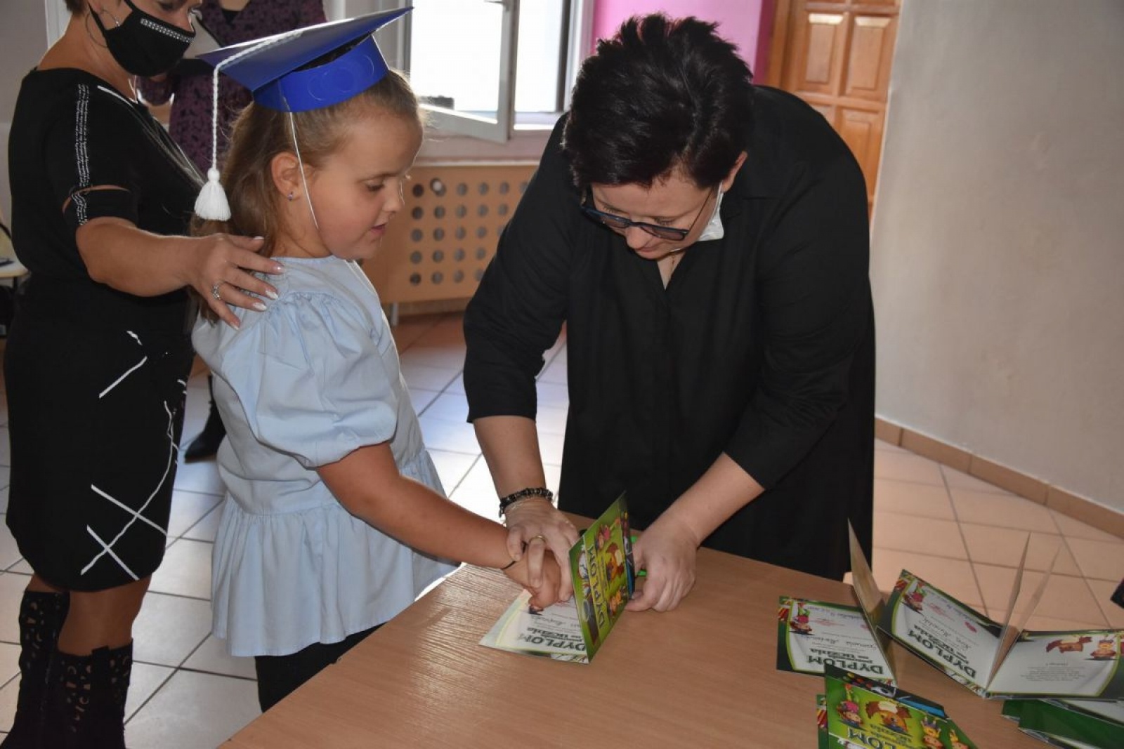 Zdjęcie w galerii na portalu naszwodzislaw.com: Pierwszaki z ZPSWR ślubowały i otrzymały tyty wiadomości z regionu